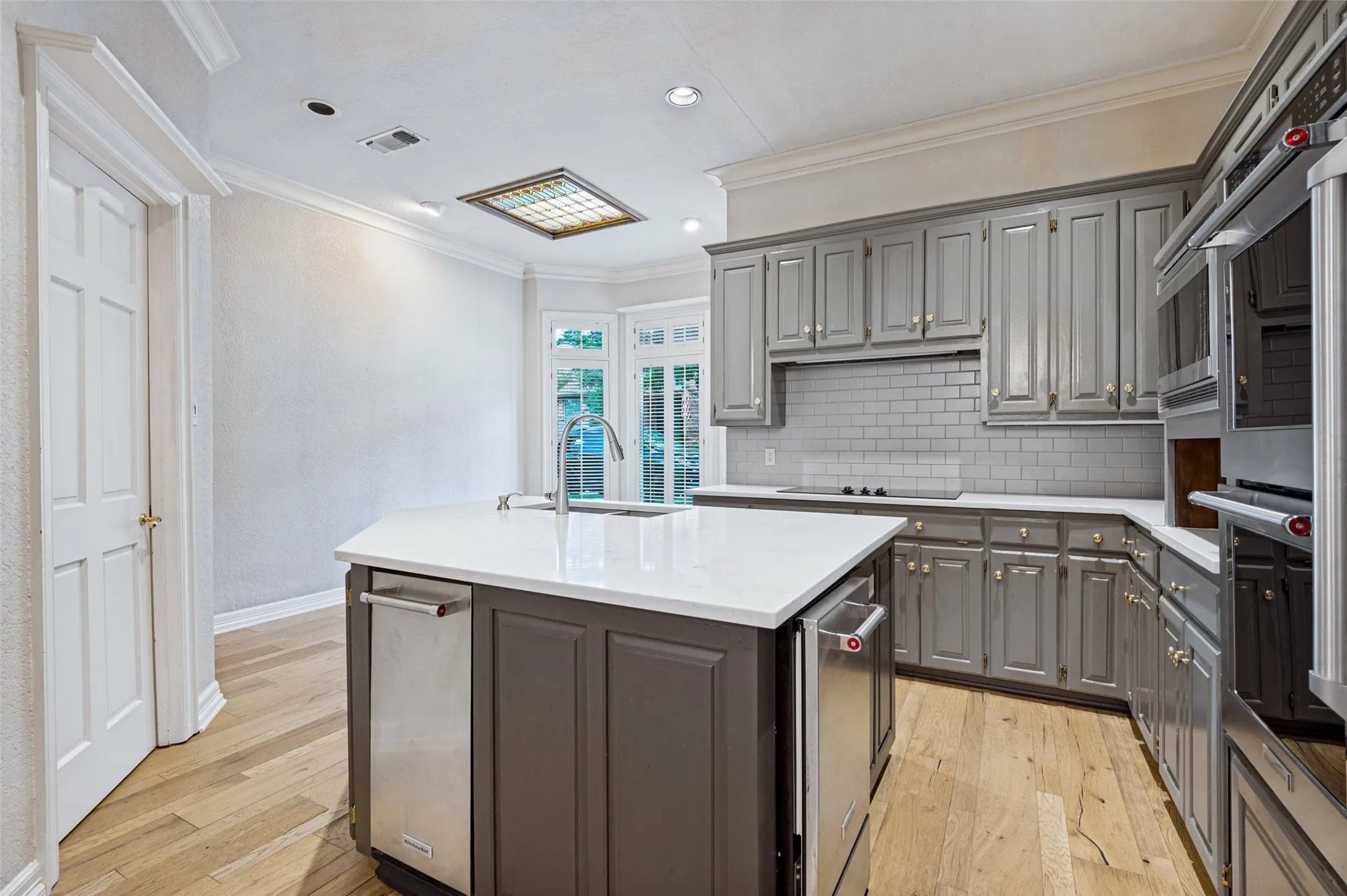 Single Family Residence For Rent in Tarrant County , 2314 Pheasant Trail, Arlington, Texas 76016, 4 Bedroom, 4 Bathroom, 2 Garage spaces, 3,648 Sqft, built in 1985, mls#21401355, Real Estate Agent in Arlington, Homes For Rent in Tarrant county, Homes For Rent in Arlington, Realtor in Arlington Texas, Real Estate Brokerage Independent Realty Texas, Luminita Cordes Realtor