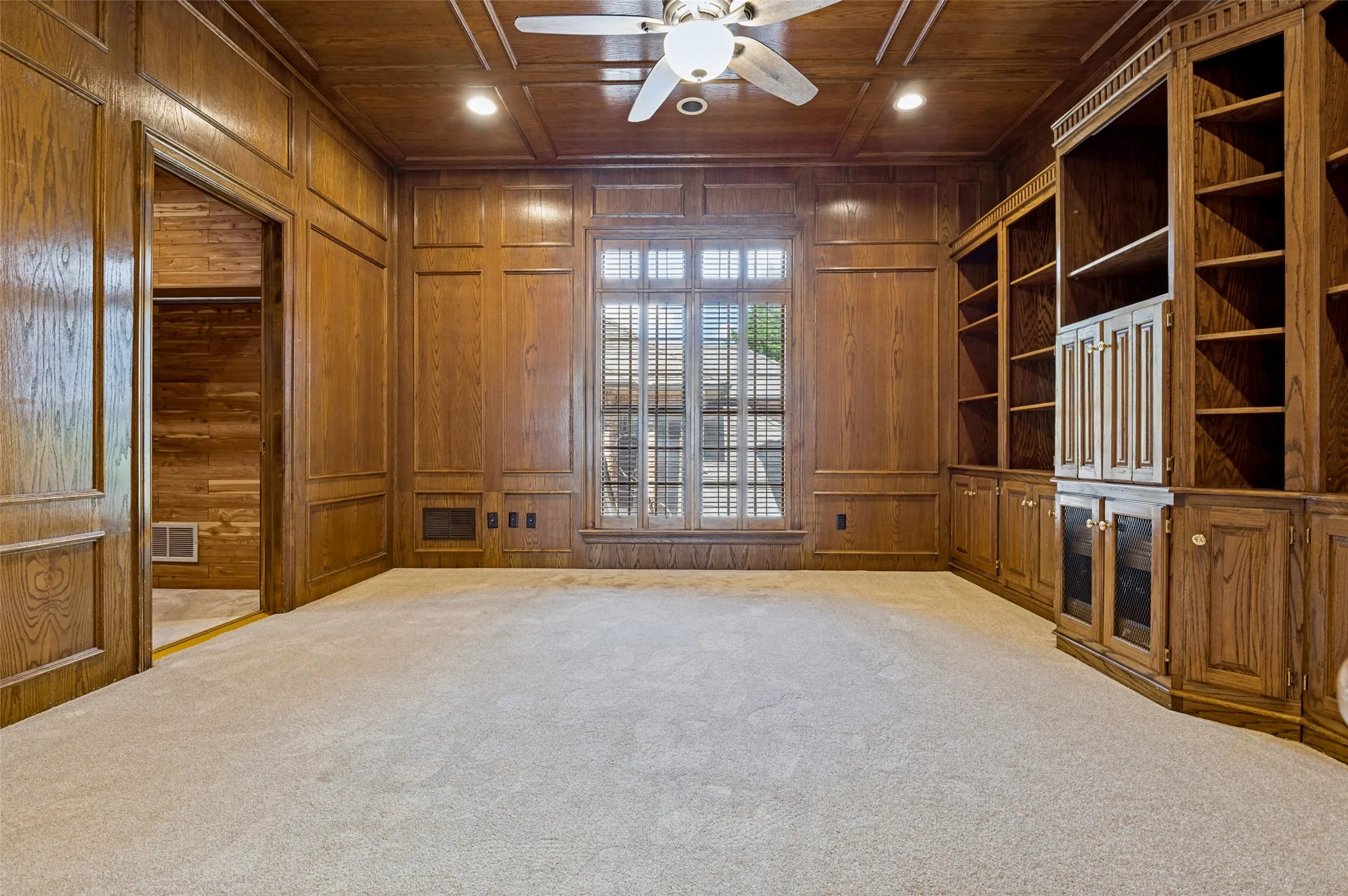 Single Family Residence For Rent in Tarrant County , 2314 Pheasant Trail, Arlington, Texas 76016, 4 Bedroom, 4 Bathroom, 2 Garage spaces, 3,648 Sqft, built in 1985, mls#21401355, Real Estate Agent in Arlington, Homes For Rent in Tarrant county, Homes For Rent in Arlington, Realtor in Arlington Texas, Real Estate Brokerage Independent Realty Texas, Luminita Cordes Realtor