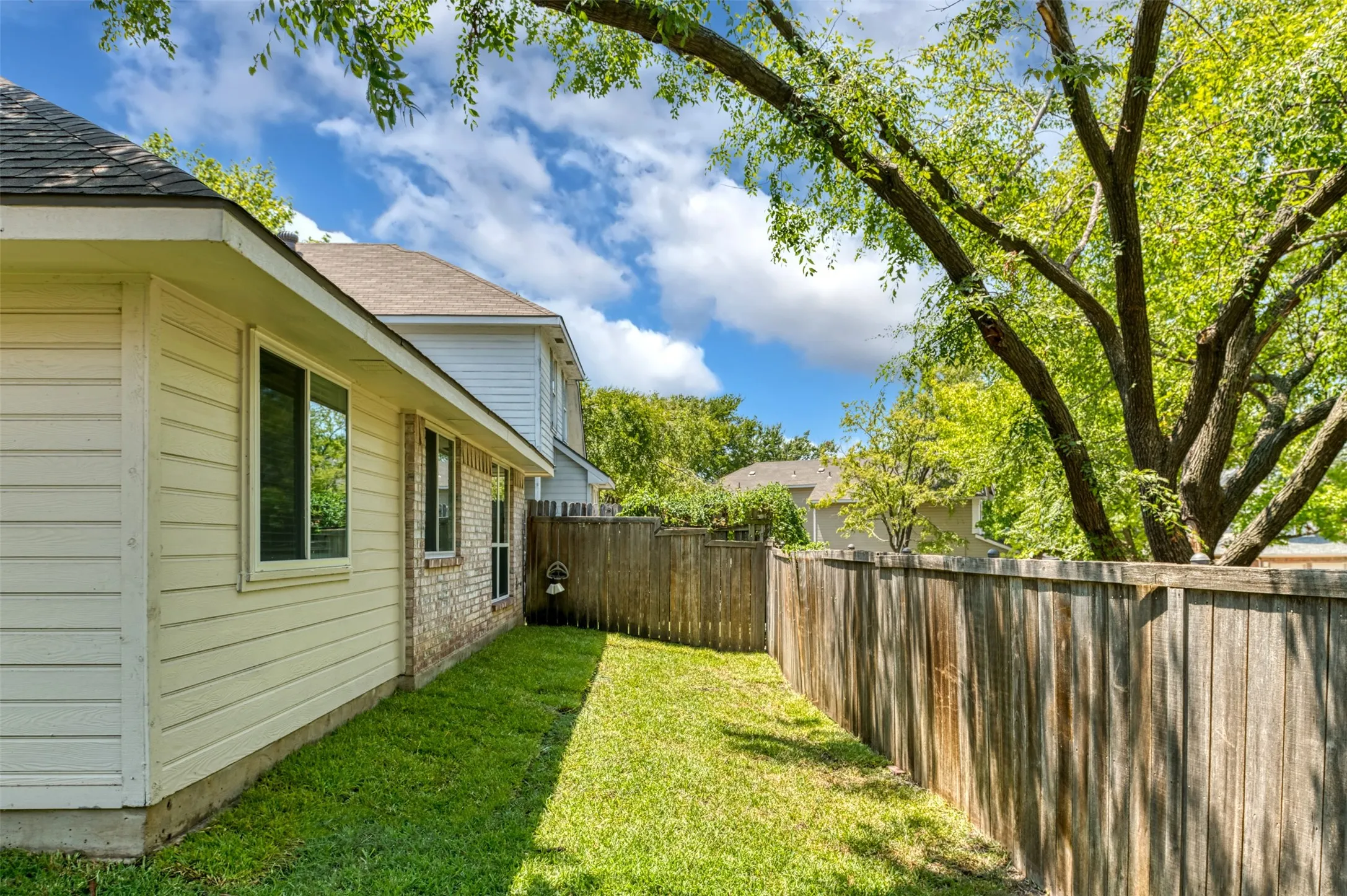 Single Family Residence For Rent in Collin County , 1329 Maywood Court, Plano, Texas 75023, 3 Bedroom, 2 Bathroom, 2 Garage spaces, 1,501 Sqft, built in 1990, mls#21402546, Real Estate Agent in Plano, Homes For Rent in Collin county, Homes For Rent in Plano, Realtor in Plano Texas, Real Estate Brokerage Independent Realty Texas, Luminita Cordes Realtor