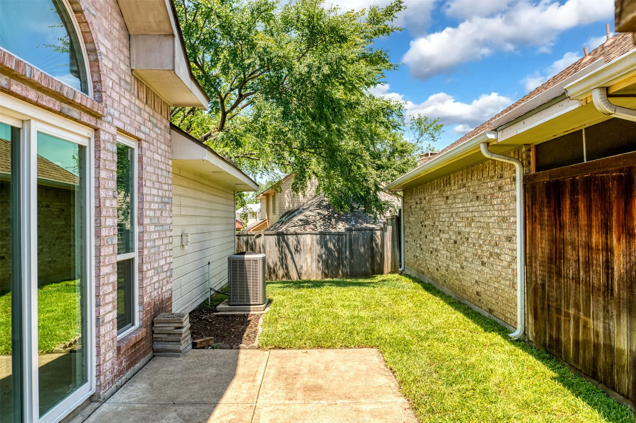 Single Family Residence For Rent in Collin County , 1329 Maywood Court, Plano, Texas 75023, 3 Bedroom, 2 Bathroom, 2 Garage spaces, 1,501 Sqft, built in 1990, mls#21402546, Real Estate Agent in Plano, Homes For Rent in Collin county, Homes For Rent in Plano, Realtor in Plano Texas, Real Estate Brokerage Independent Realty Texas, Luminita Cordes Realtor