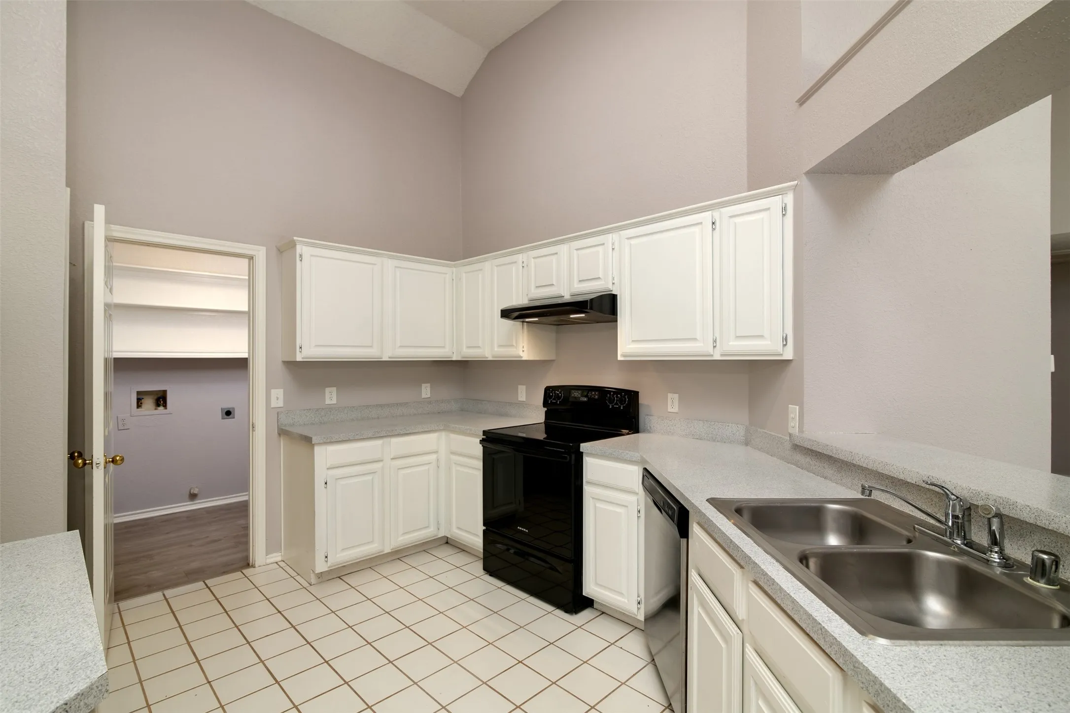 Single Family Residence For Rent in Collin County , 1329 Maywood Court, Plano, Texas 75023, 3 Bedroom, 2 Bathroom, 2 Garage spaces, 1,501 Sqft, built in 1990, mls#21402546, Real Estate Agent in Plano, Homes For Rent in Collin county, Homes For Rent in Plano, Realtor in Plano Texas, Real Estate Brokerage Independent Realty Texas, Luminita Cordes Realtor