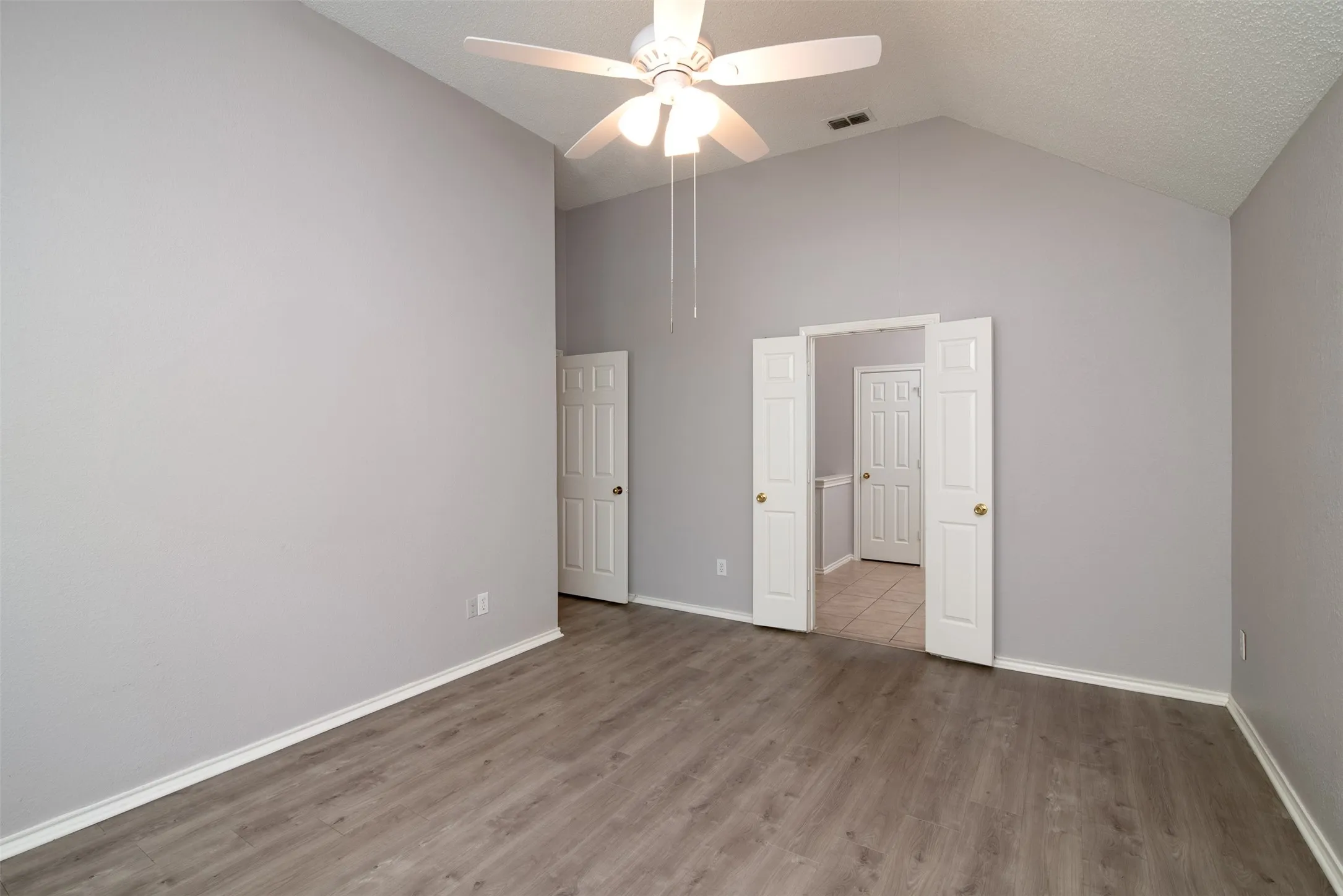 Single Family Residence For Rent in Collin County , 1329 Maywood Court, Plano, Texas 75023, 3 Bedroom, 2 Bathroom, 2 Garage spaces, 1,501 Sqft, built in 1990, mls#21402546, Real Estate Agent in Plano, Homes For Rent in Collin county, Homes For Rent in Plano, Realtor in Plano Texas, Real Estate Brokerage Independent Realty Texas, Luminita Cordes Realtor
