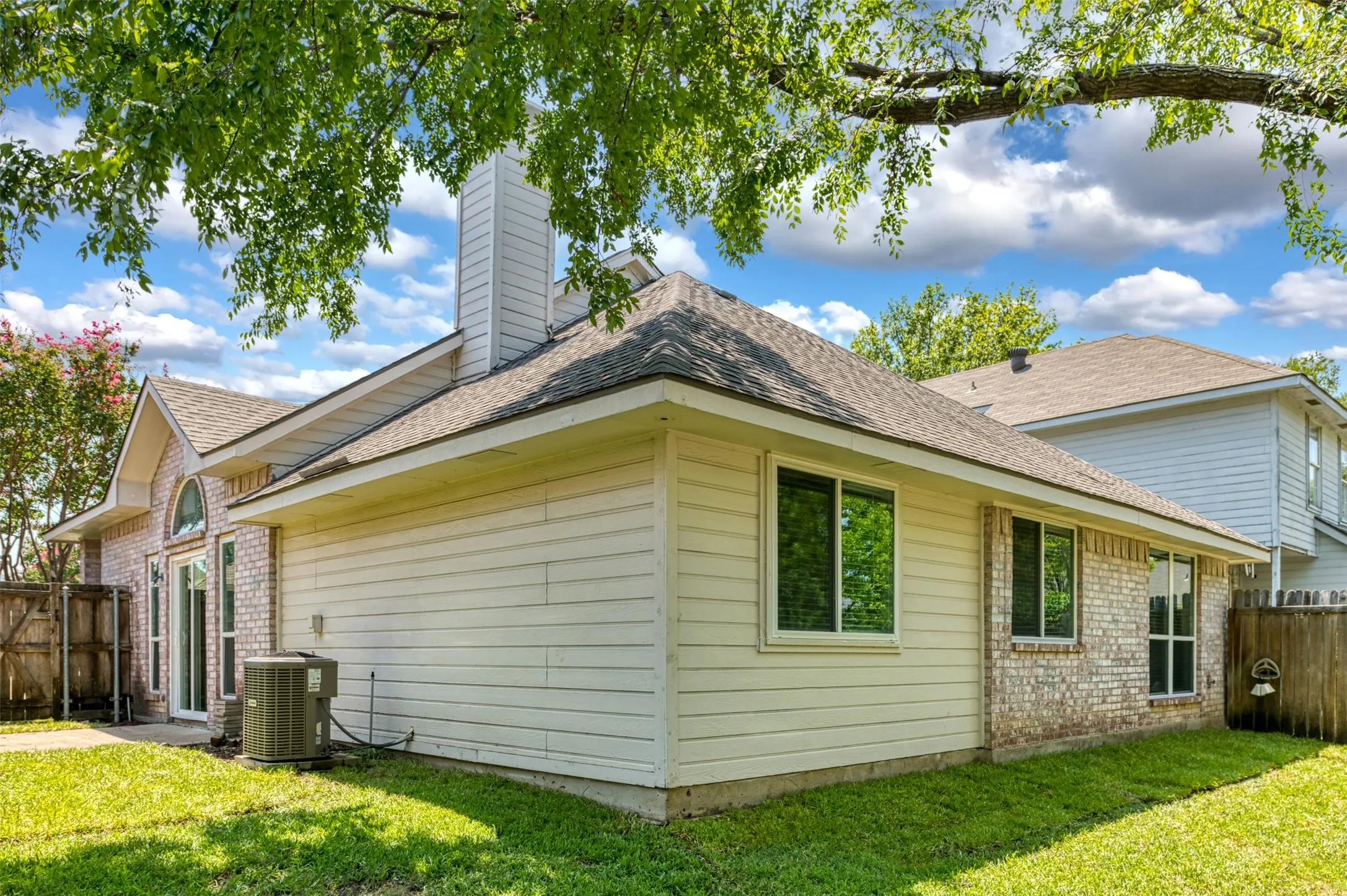Single Family Residence For Rent in Collin County , 1329 Maywood Court, Plano, Texas 75023, 3 Bedroom, 2 Bathroom, 2 Garage spaces, 1,501 Sqft, built in 1990, mls#21402546, Real Estate Agent in Plano, Homes For Rent in Collin county, Homes For Rent in Plano, Realtor in Plano Texas, Real Estate Brokerage Independent Realty Texas, Luminita Cordes Realtor