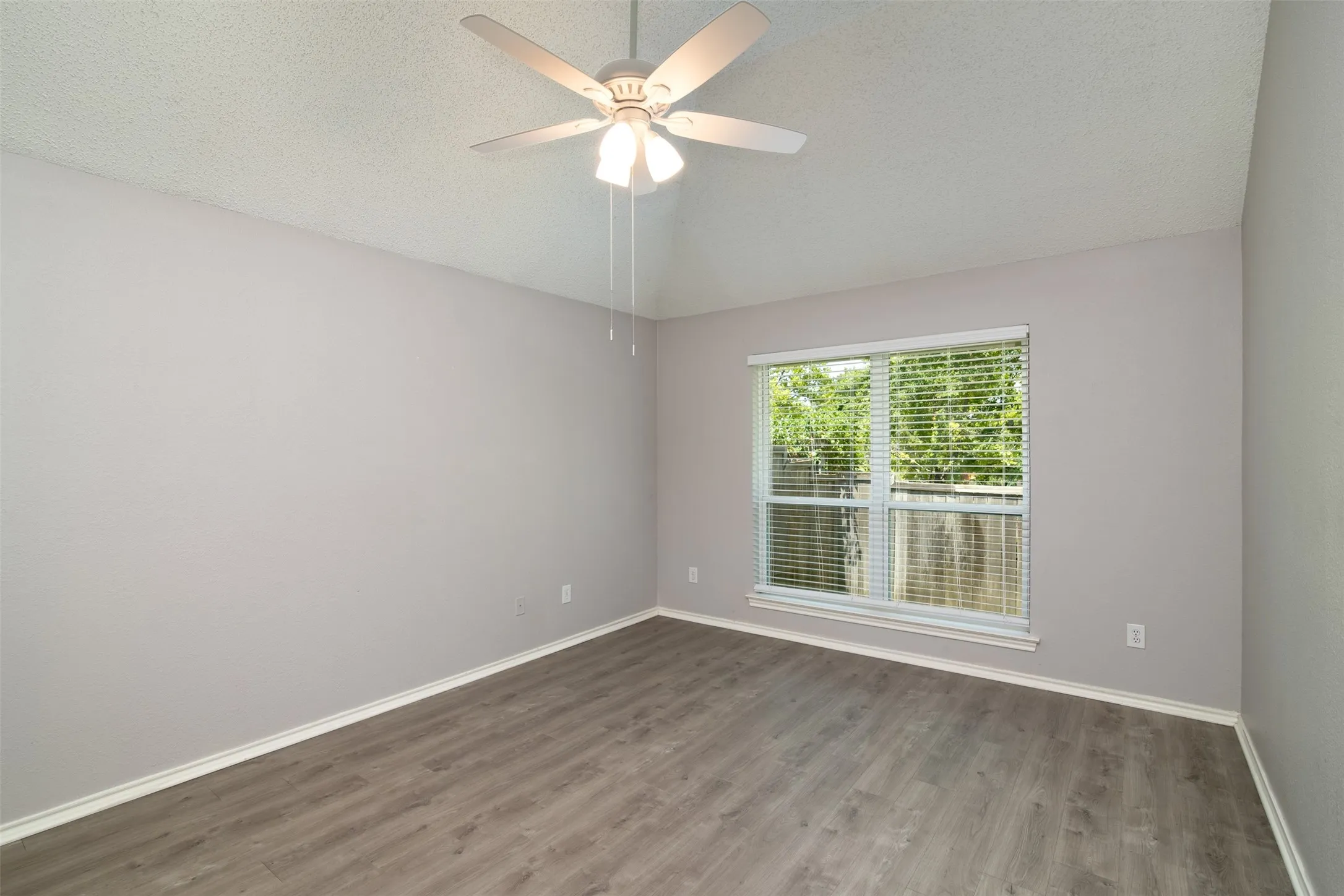 Single Family Residence For Rent in Collin County , 1329 Maywood Court, Plano, Texas 75023, 3 Bedroom, 2 Bathroom, 2 Garage spaces, 1,501 Sqft, built in 1990, mls#21402546, Real Estate Agent in Plano, Homes For Rent in Collin county, Homes For Rent in Plano, Realtor in Plano Texas, Real Estate Brokerage Independent Realty Texas, Luminita Cordes Realtor