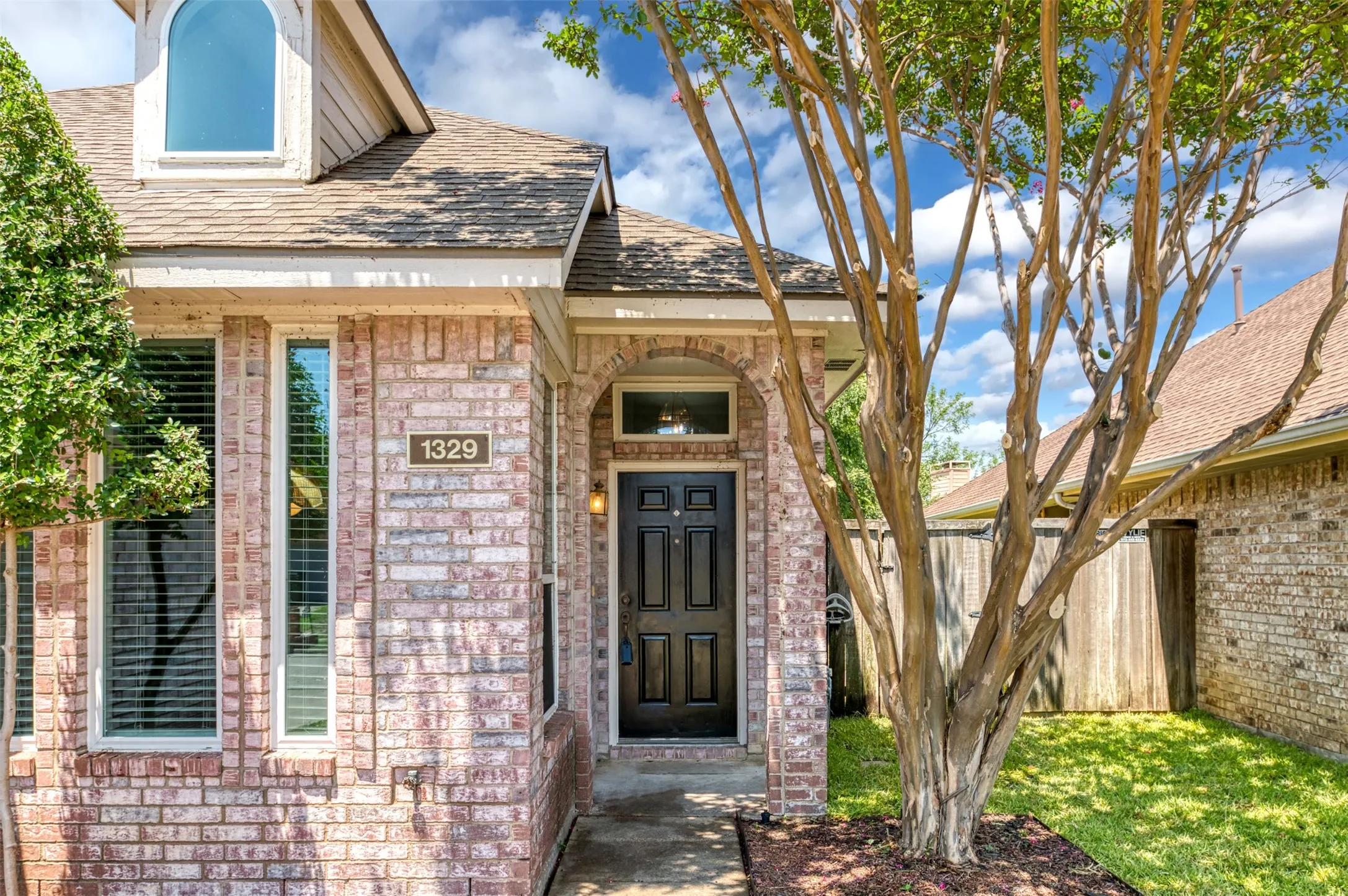 Single Family Residence For Rent in Collin County , 1329 Maywood Court, Plano, Texas 75023, 3 Bedroom, 2 Bathroom, 2 Garage spaces, 1,501 Sqft, built in 1990, mls#21402546, Real Estate Agent in Plano, Homes For Rent in Collin county, Homes For Rent in Plano, Realtor in Plano Texas, Real Estate Brokerage Independent Realty Texas, Luminita Cordes Realtor