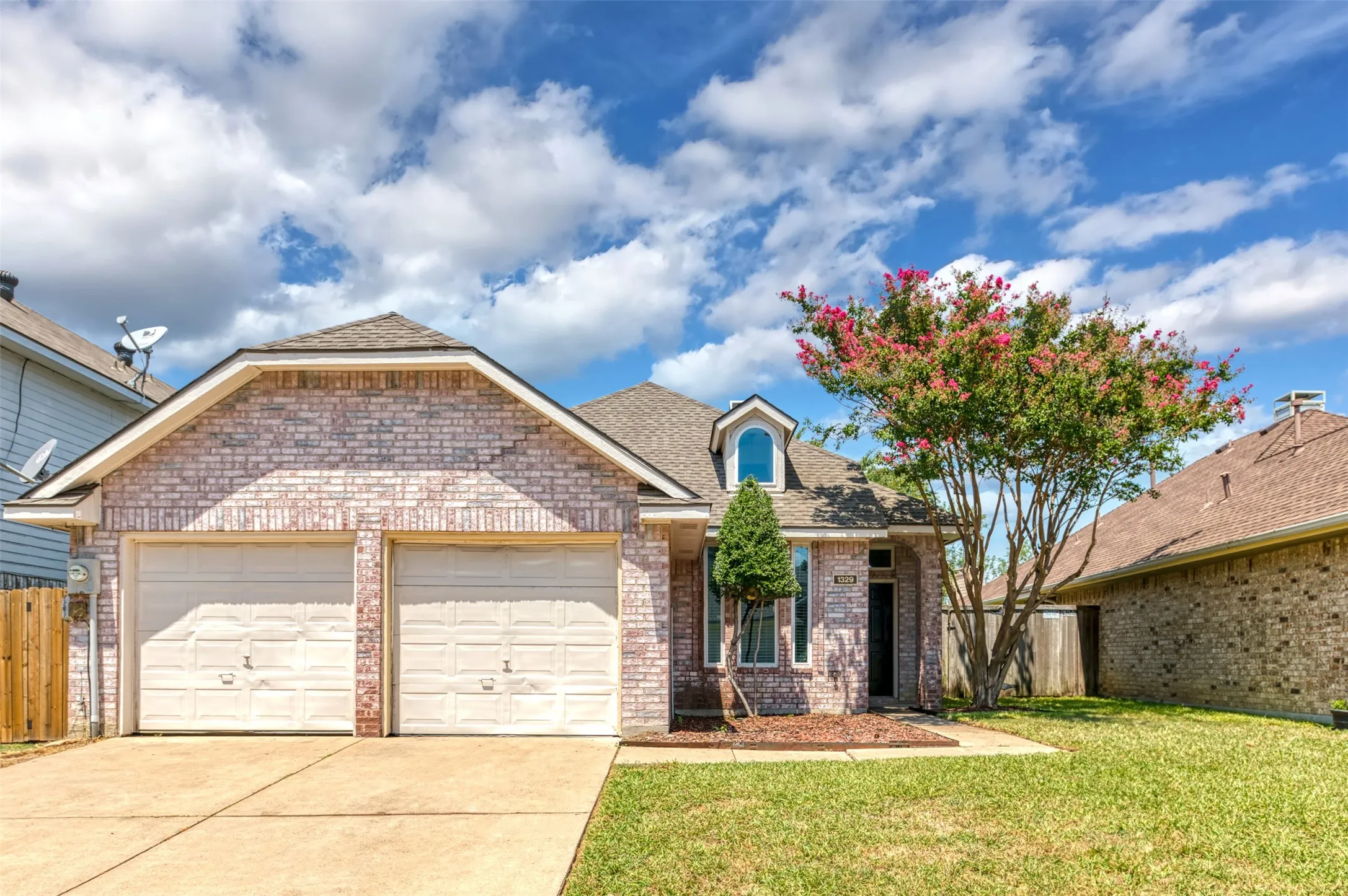 Single Family Residence For Rent in Collin County , 1329 Maywood Court, Plano, Texas 75023, 3 Bedroom, 2 Bathroom, 2 Garage spaces, 1,501 Sqft, built in 1990, mls#21402546, Real Estate Agent in Plano, Homes For Rent in Collin county, Homes For Rent in Plano, Realtor in Plano Texas, Real Estate Brokerage Independent Realty Texas, Luminita Cordes Realtor