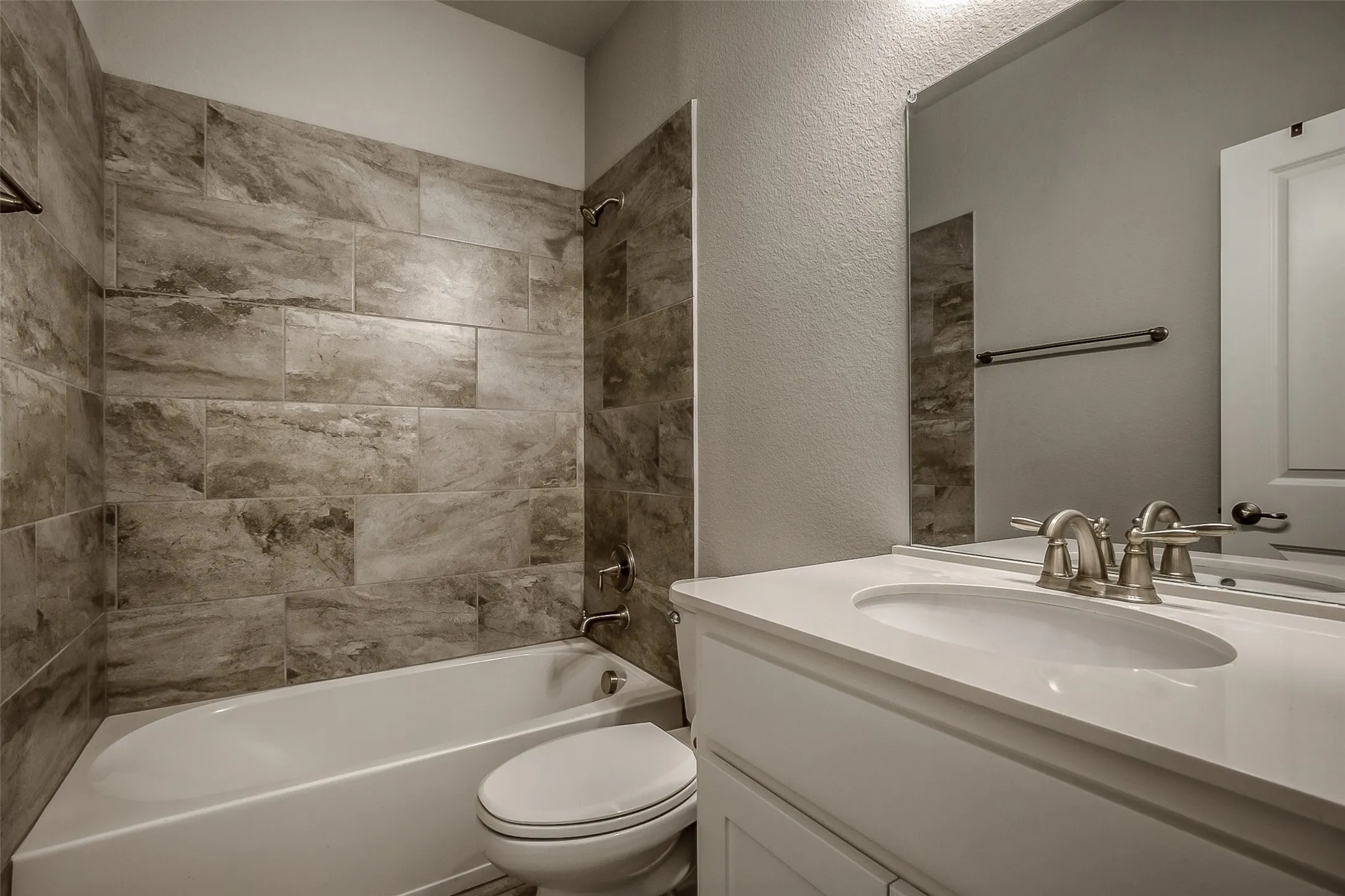 Single Family Residence For Rent in Collin County , 8504 Pine Valley Drive, Mc Kinney, Texas 75070, 4 Bedroom, 4 Bathroom, 2 Garage spaces, 2,734 Sqft, built in 2018, mls#21402527, Real Estate Agent in Mc Kinney, Homes For Rent in Collin county, Homes For Rent in Mc Kinney, Realtor in Mc Kinney Texas, Real Estate Brokerage Independent Realty Texas, Luminita Cordes Realtor