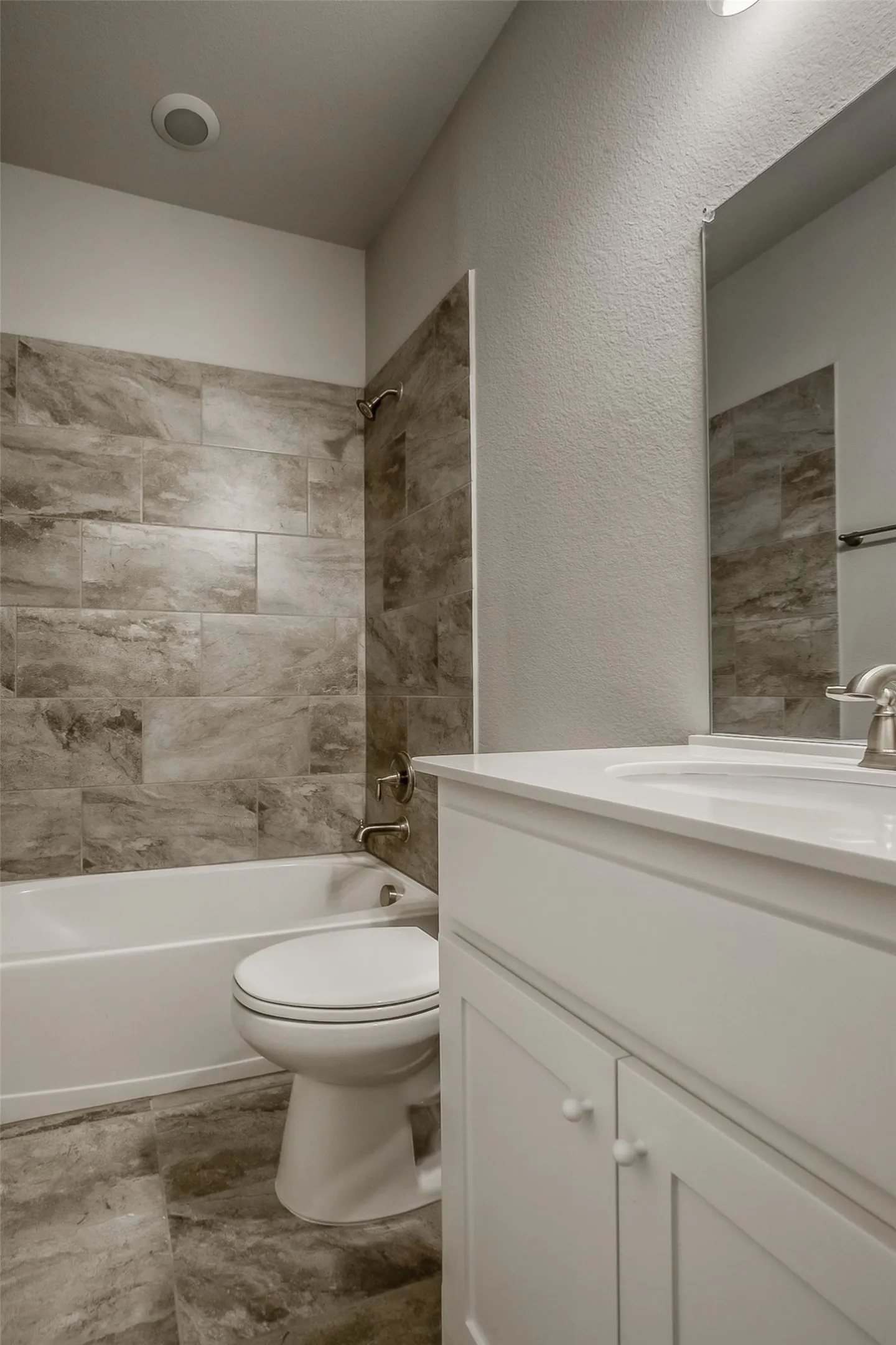 Single Family Residence For Rent in Collin County , 8504 Pine Valley Drive, Mc Kinney, Texas 75070, 4 Bedroom, 4 Bathroom, 2 Garage spaces, 2,734 Sqft, built in 2018, mls#21402527, Real Estate Agent in Mc Kinney, Homes For Rent in Collin county, Homes For Rent in Mc Kinney, Realtor in Mc Kinney Texas, Real Estate Brokerage Independent Realty Texas, Luminita Cordes Realtor