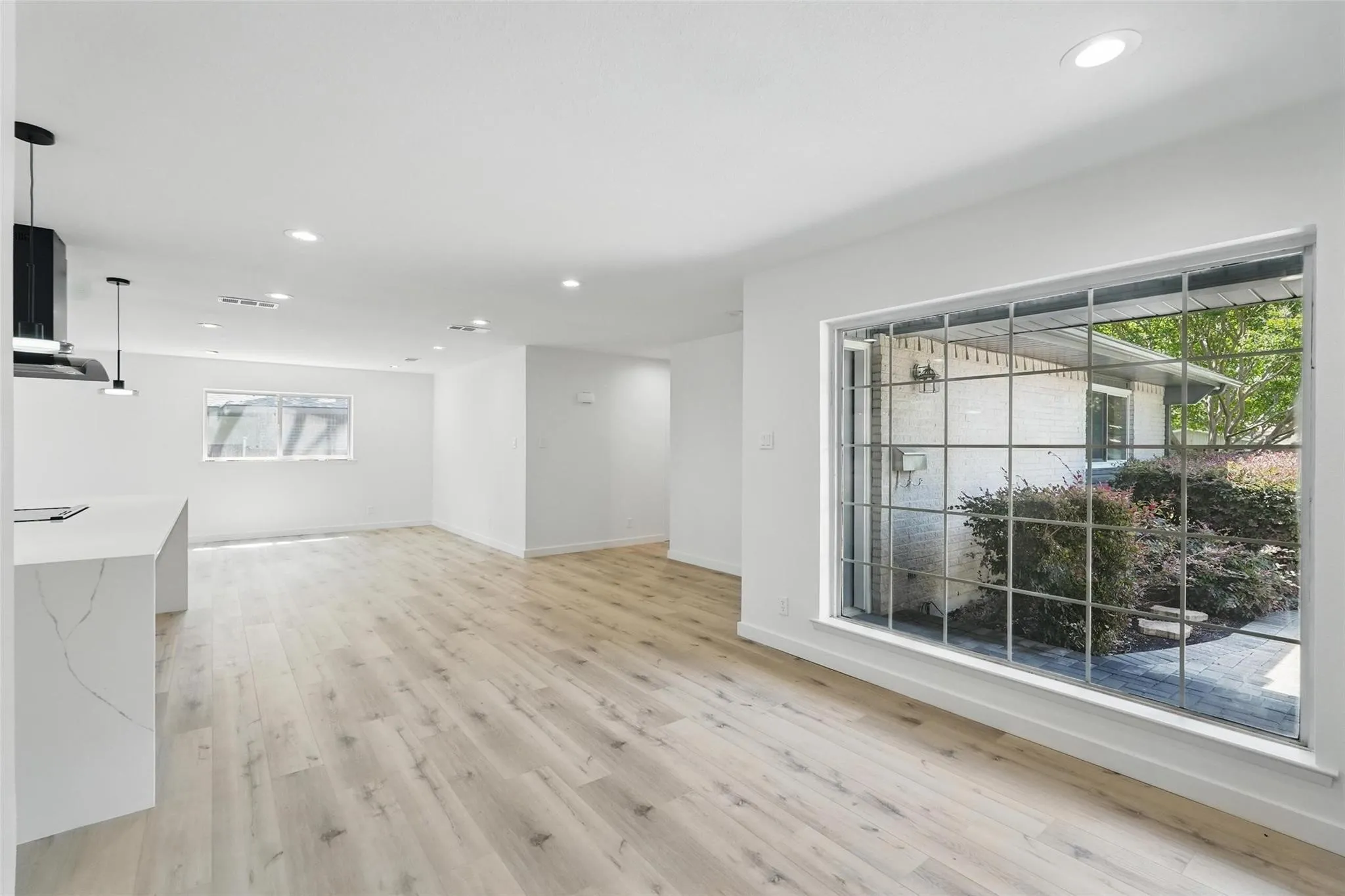 Single Family Residence For Rent in Dallas County , 810 Greenhaven Drive, Richardson, Texas 75080, 3 Bedroom, 2 Bathroom, 1 Garage spaces, 1,414 Sqft, built in 1962, mls#21400796, Real Estate Agent in Richardson, Homes For Rent in Dallas county, Homes For Rent in Richardson, Realtor in Richardson Texas, Real Estate Brokerage Independent Realty Texas, Luminita Cordes Realtor