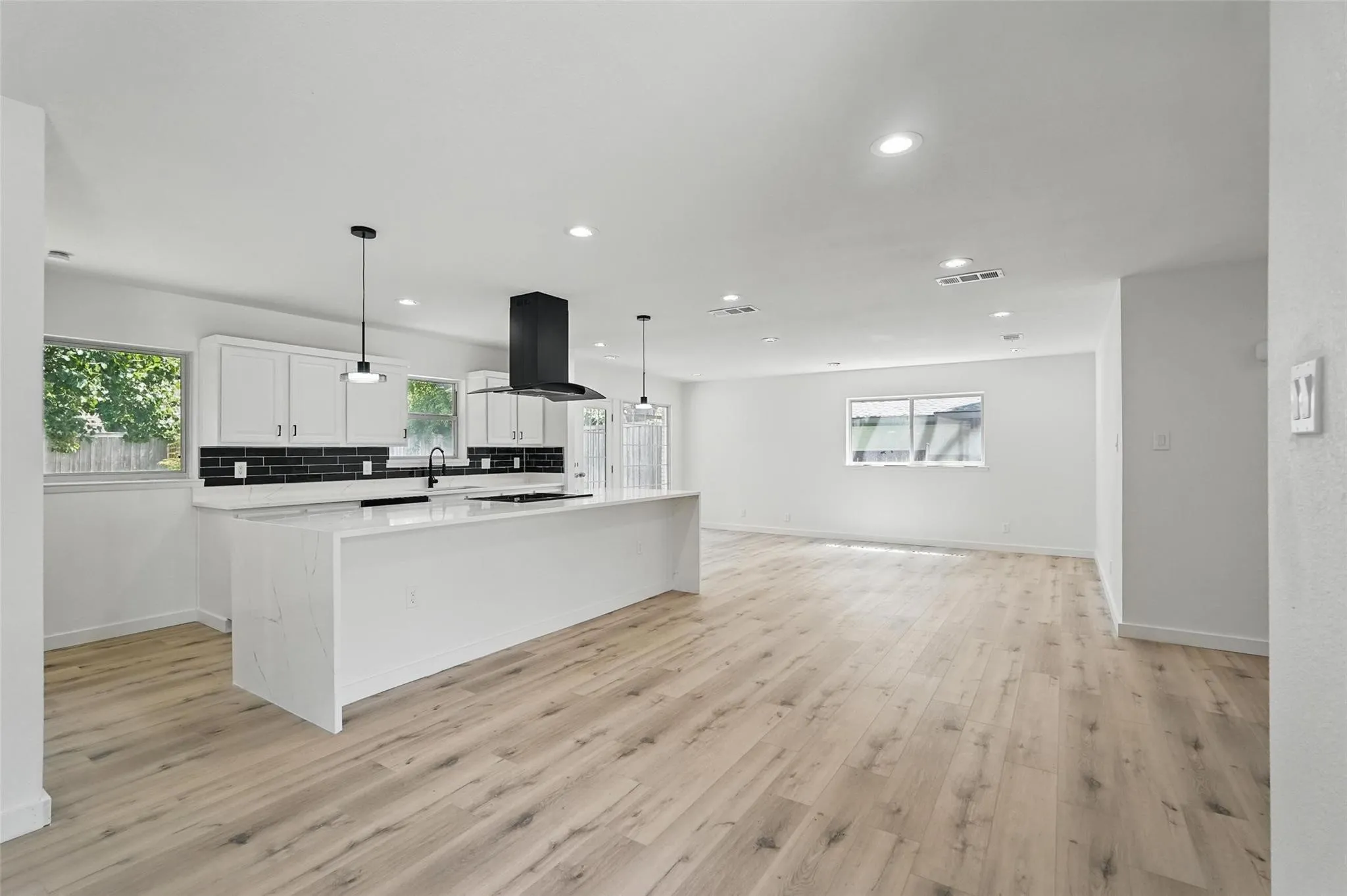 Single Family Residence For Rent in Dallas County , 810 Greenhaven Drive, Richardson, Texas 75080, 3 Bedroom, 2 Bathroom, 1 Garage spaces, 1,414 Sqft, built in 1962, mls#21400796, Real Estate Agent in Richardson, Homes For Rent in Dallas county, Homes For Rent in Richardson, Realtor in Richardson Texas, Real Estate Brokerage Independent Realty Texas, Luminita Cordes Realtor