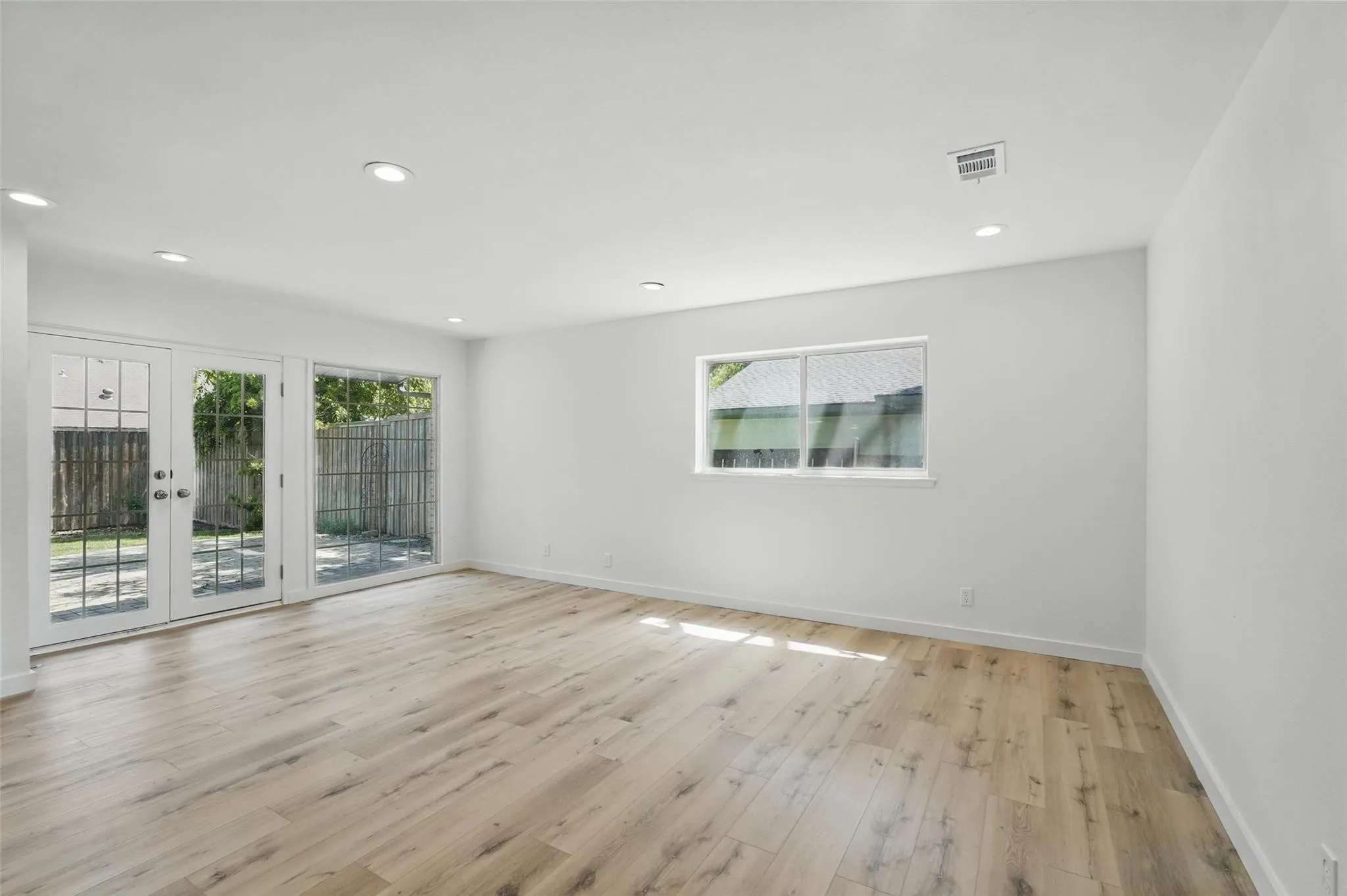 Single Family Residence For Rent in Dallas County , 810 Greenhaven Drive, Richardson, Texas 75080, 3 Bedroom, 2 Bathroom, 1 Garage spaces, 1,414 Sqft, built in 1962, mls#21400796, Real Estate Agent in Richardson, Homes For Rent in Dallas county, Homes For Rent in Richardson, Realtor in Richardson Texas, Real Estate Brokerage Independent Realty Texas, Luminita Cordes Realtor