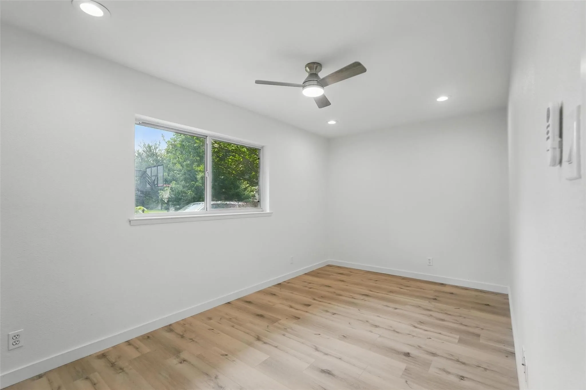 Large Bedroom 2