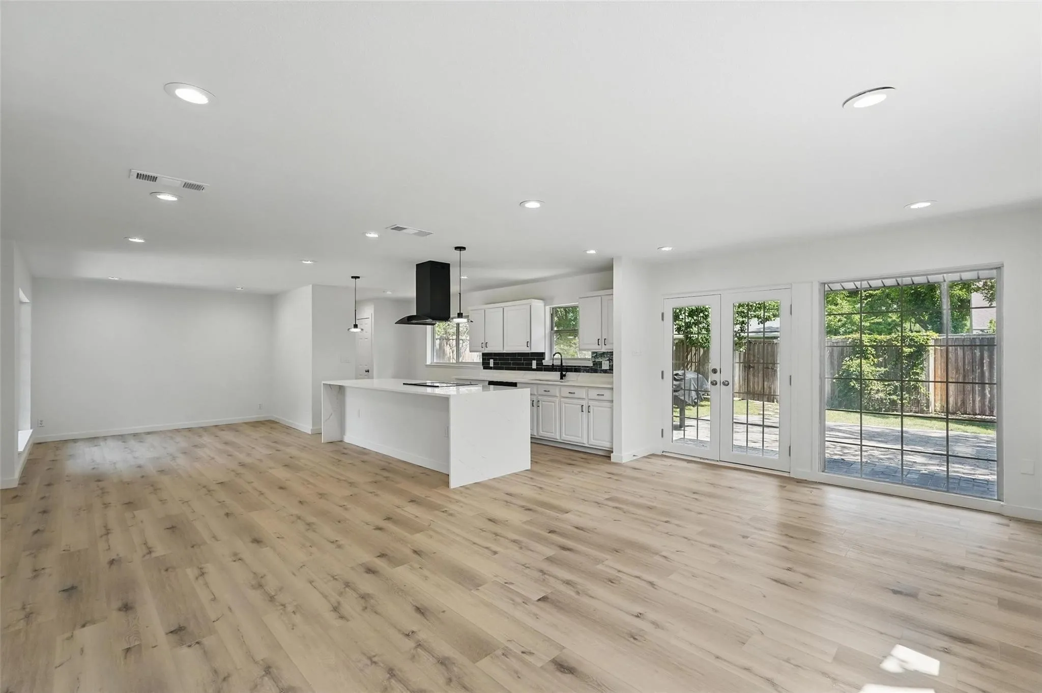 Single Family Residence For Rent in Dallas County , 810 Greenhaven Drive, Richardson, Texas 75080, 3 Bedroom, 2 Bathroom, 1 Garage spaces, 1,414 Sqft, built in 1962, mls#21400796, Real Estate Agent in Richardson, Homes For Rent in Dallas county, Homes For Rent in Richardson, Realtor in Richardson Texas, Real Estate Brokerage Independent Realty Texas, Luminita Cordes Realtor