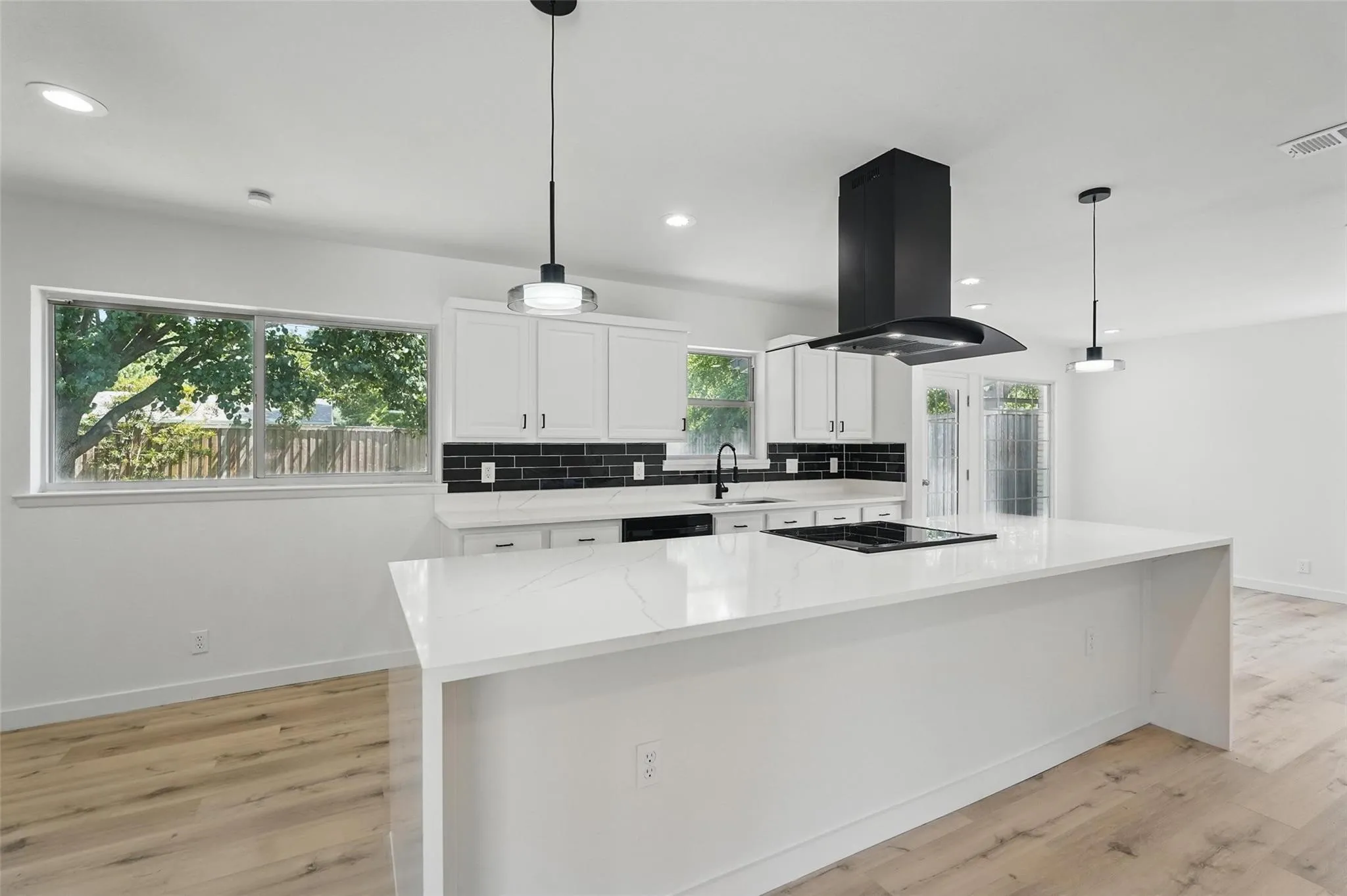 Single Family Residence For Rent in Dallas County , 810 Greenhaven Drive, Richardson, Texas 75080, 3 Bedroom, 2 Bathroom, 1 Garage spaces, 1,414 Sqft, built in 1962, mls#21400796, Real Estate Agent in Richardson, Homes For Rent in Dallas county, Homes For Rent in Richardson, Realtor in Richardson Texas, Real Estate Brokerage Independent Realty Texas, Luminita Cordes Realtor