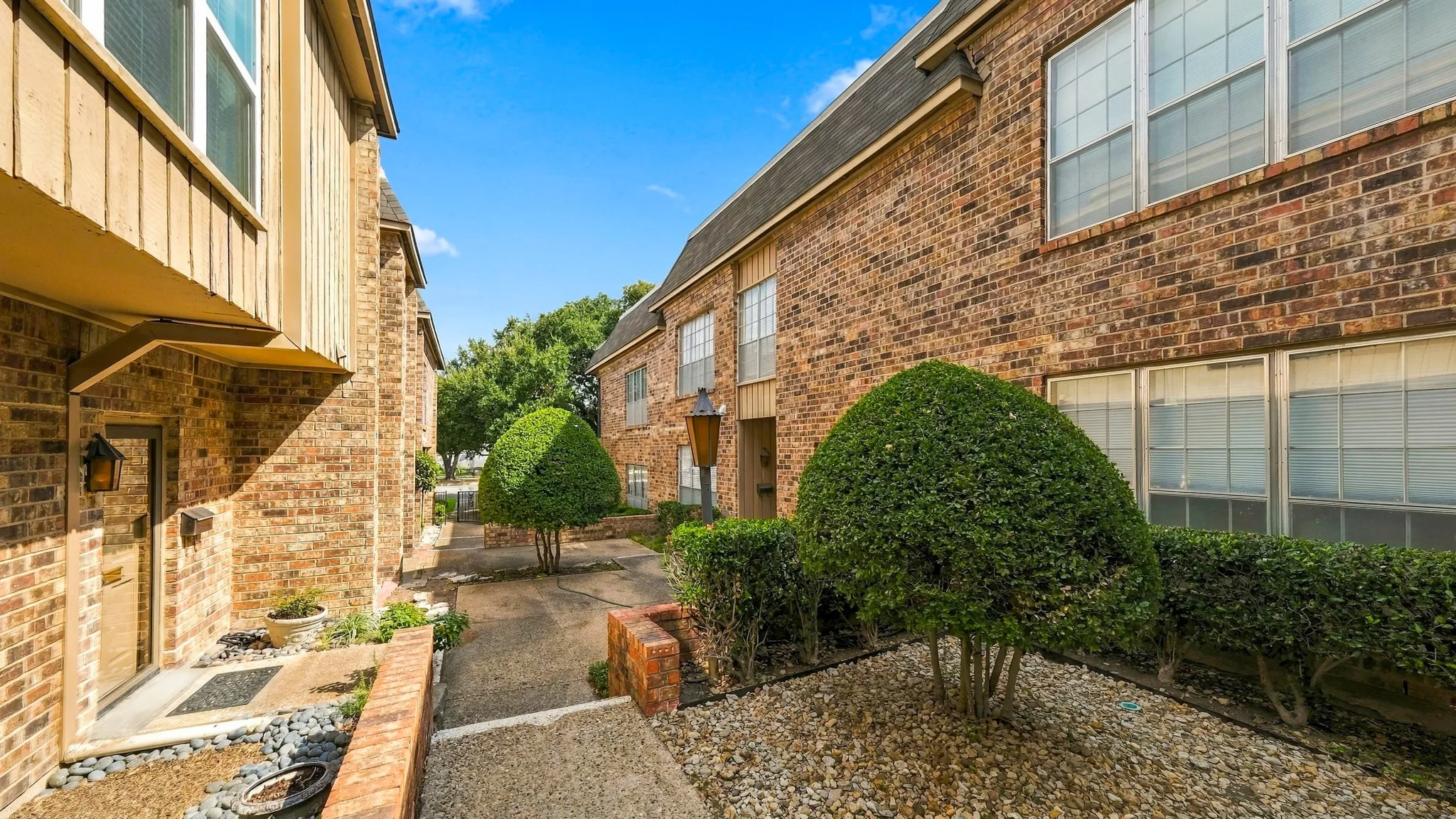 walkway from front door to Bellaire
