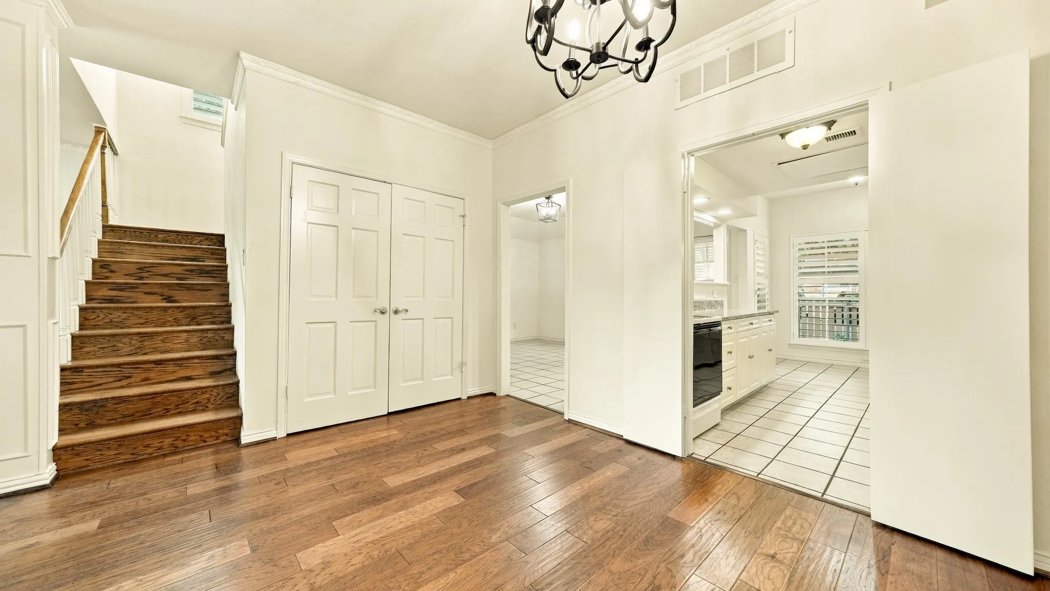 dining room flows to den & kitchen, newer wood staircse, storage closet