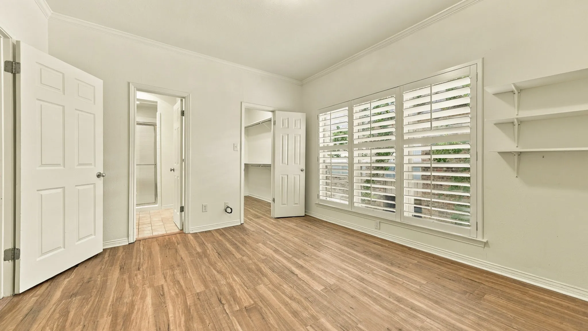 natural views from upstairs ,closet,newer luxury vinyl  floors,  Full bathroom, stately trees, newer windows & plantation shutters