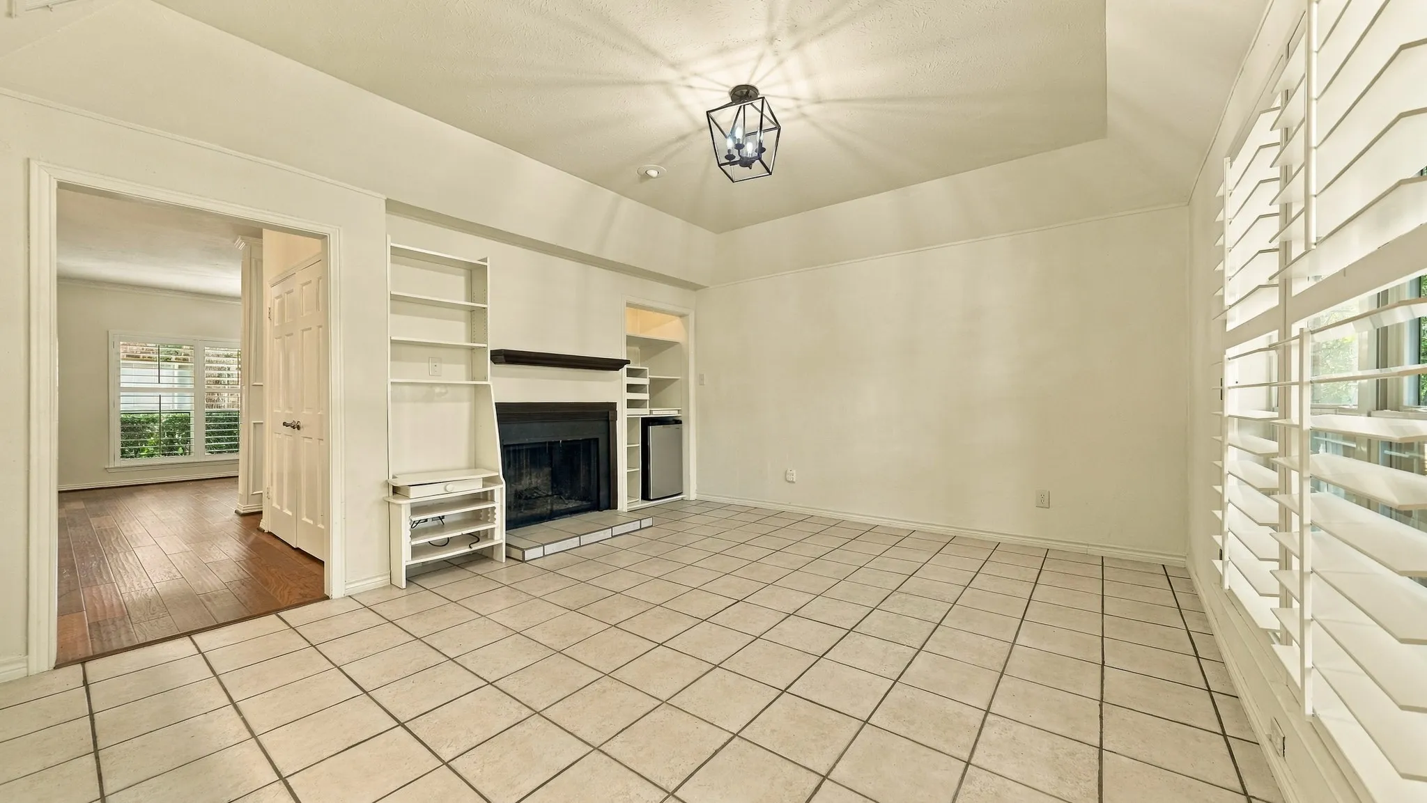 dlooking from kitchen into den