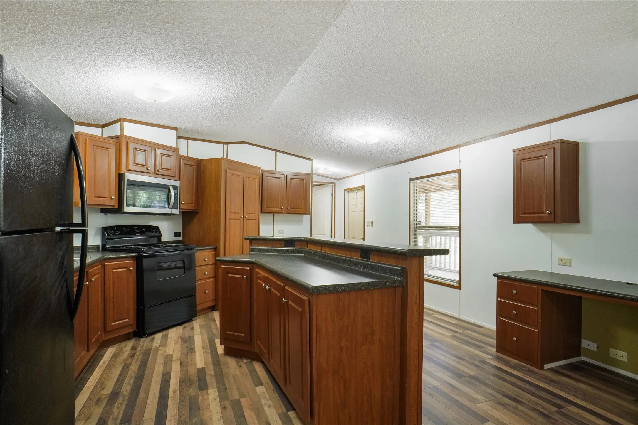 Mobile Home For Rent in Tarrant County , 1652 Sheila Drive, Pelican Bay, Texas 76020, 3 Bedroom, 2 Bathroom, Garage spaces, 1,216 Sqft, built in 2018, mls#21402563, Real Estate Agent in Pelican Bay, Homes For Rent in Tarrant county, Homes For Rent in Pelican Bay, Realtor in Pelican Bay Texas, Real Estate Brokerage Independent Realty Texas, Luminita Cordes Realtor
