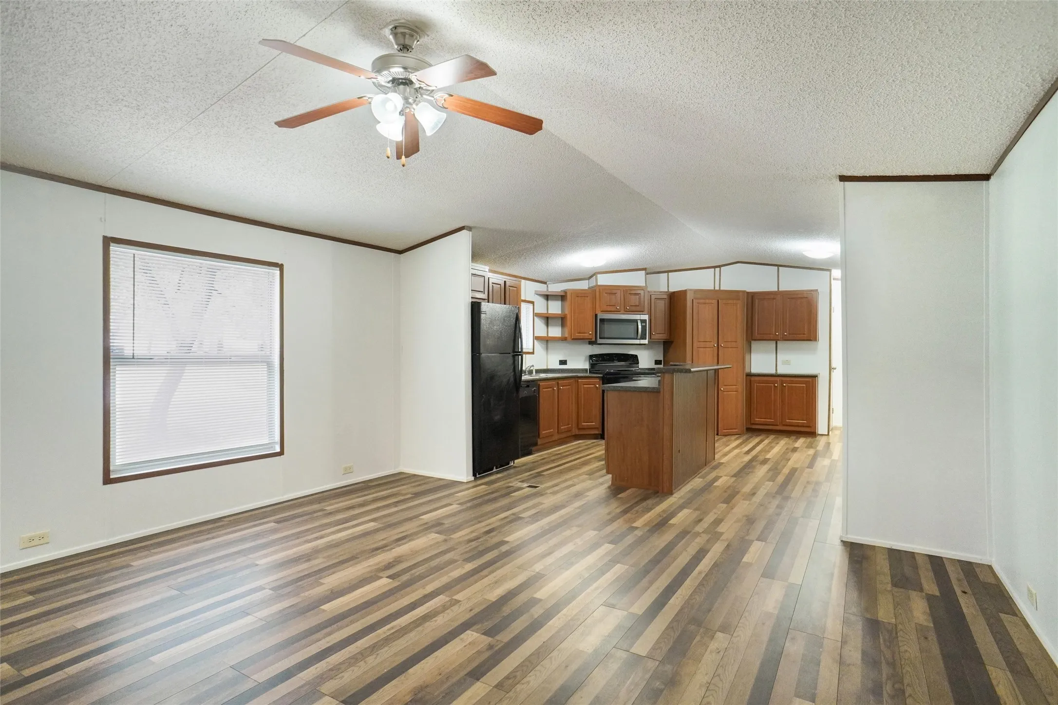 Mobile Home For Rent in Tarrant County , 1652 Sheila Drive, Pelican Bay, Texas 76020, 3 Bedroom, 2 Bathroom, Garage spaces, 1,216 Sqft, built in 2018, mls#21402563, Real Estate Agent in Pelican Bay, Homes For Rent in Tarrant county, Homes For Rent in Pelican Bay, Realtor in Pelican Bay Texas, Real Estate Brokerage Independent Realty Texas, Luminita Cordes Realtor