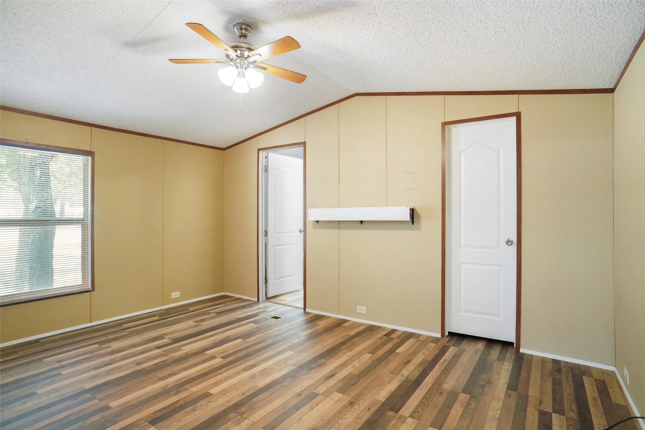 Mobile Home For Rent in Tarrant County , 1652 Sheila Drive, Pelican Bay, Texas 76020, 3 Bedroom, 2 Bathroom, Garage spaces, 1,216 Sqft, built in 2018, mls#21402563, Real Estate Agent in Pelican Bay, Homes For Rent in Tarrant county, Homes For Rent in Pelican Bay, Realtor in Pelican Bay Texas, Real Estate Brokerage Independent Realty Texas, Luminita Cordes Realtor