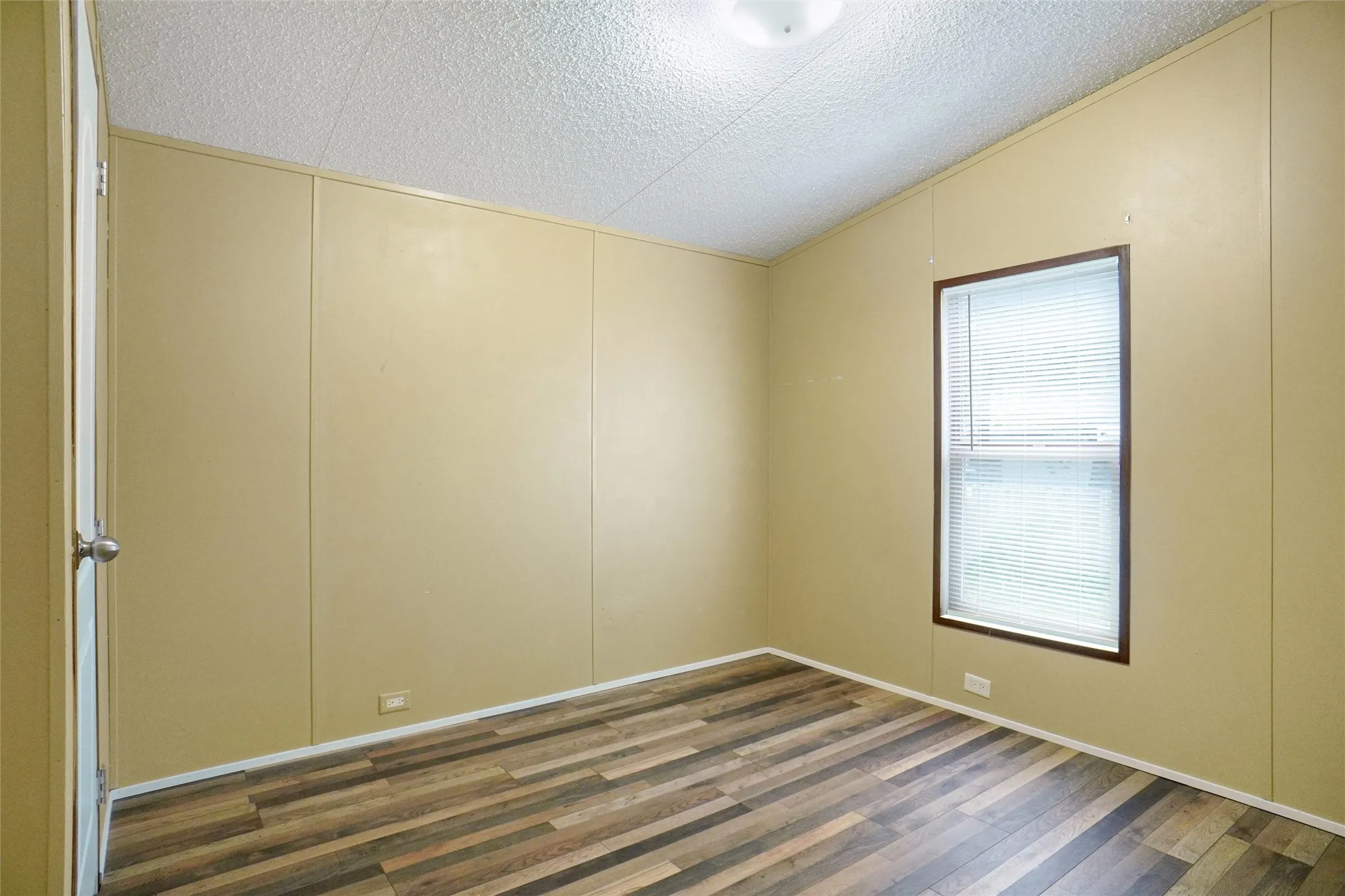 Mobile Home For Rent in Tarrant County , 1652 Sheila Drive, Pelican Bay, Texas 76020, 3 Bedroom, 2 Bathroom, Garage spaces, 1,216 Sqft, built in 2018, mls#21402563, Real Estate Agent in Pelican Bay, Homes For Rent in Tarrant county, Homes For Rent in Pelican Bay, Realtor in Pelican Bay Texas, Real Estate Brokerage Independent Realty Texas, Luminita Cordes Realtor