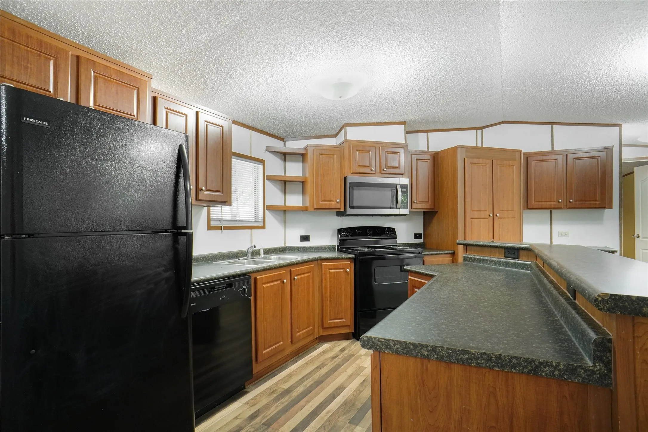 Mobile Home For Rent in Tarrant County , 1652 Sheila Drive, Pelican Bay, Texas 76020, 3 Bedroom, 2 Bathroom, Garage spaces, 1,216 Sqft, built in 2018, mls#21402563, Real Estate Agent in Pelican Bay, Homes For Rent in Tarrant county, Homes For Rent in Pelican Bay, Realtor in Pelican Bay Texas, Real Estate Brokerage Independent Realty Texas, Luminita Cordes Realtor