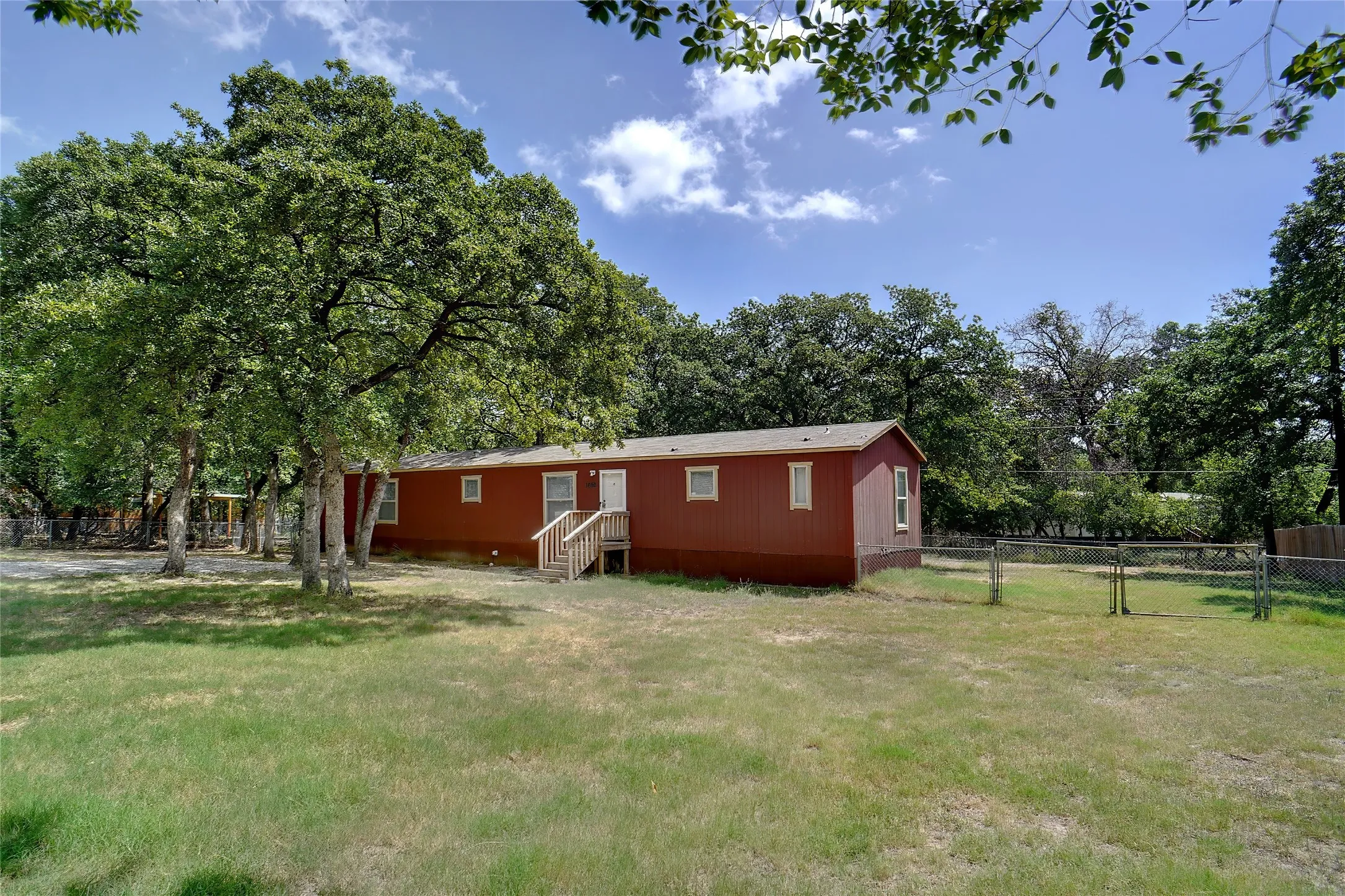 Mobile Home For Rent in Tarrant County , 1652 Sheila Drive, Pelican Bay, Texas 76020, 3 Bedroom, 2 Bathroom, Garage spaces, 1,216 Sqft, built in 2018, mls#21402563, Real Estate Agent in Pelican Bay, Homes For Rent in Tarrant county, Homes For Rent in Pelican Bay, Realtor in Pelican Bay Texas, Real Estate Brokerage Independent Realty Texas, Luminita Cordes Realtor