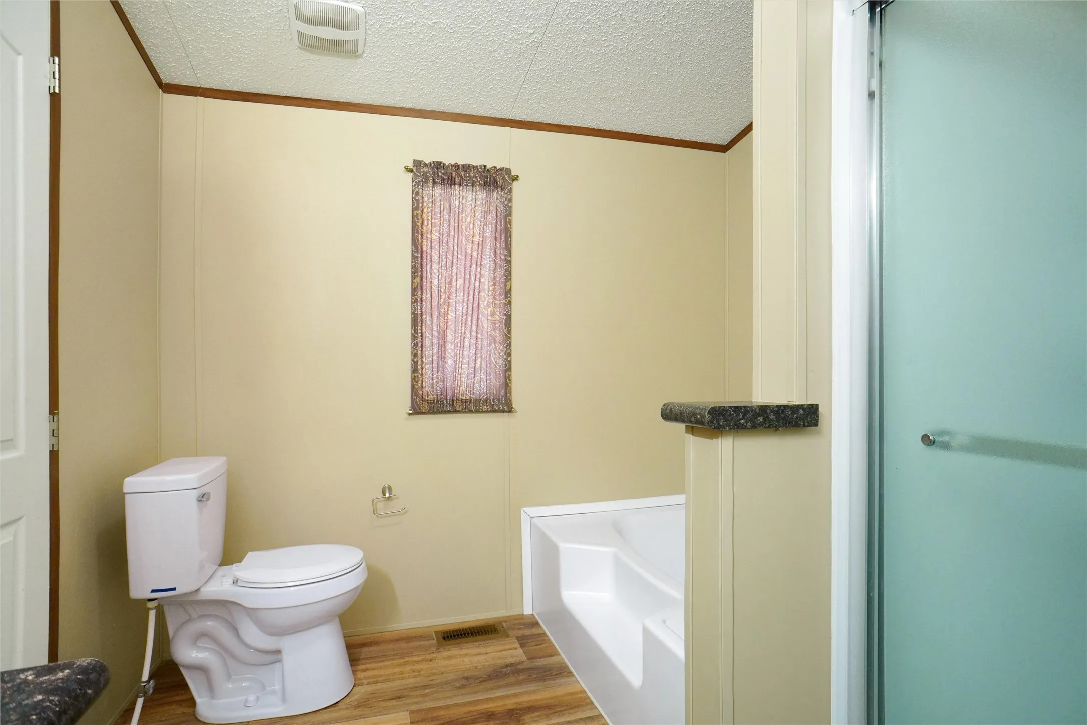 Mobile Home For Rent in Tarrant County , 1652 Sheila Drive, Pelican Bay, Texas 76020, 3 Bedroom, 2 Bathroom, Garage spaces, 1,216 Sqft, built in 2018, mls#21402563, Real Estate Agent in Pelican Bay, Homes For Rent in Tarrant county, Homes For Rent in Pelican Bay, Realtor in Pelican Bay Texas, Real Estate Brokerage Independent Realty Texas, Luminita Cordes Realtor