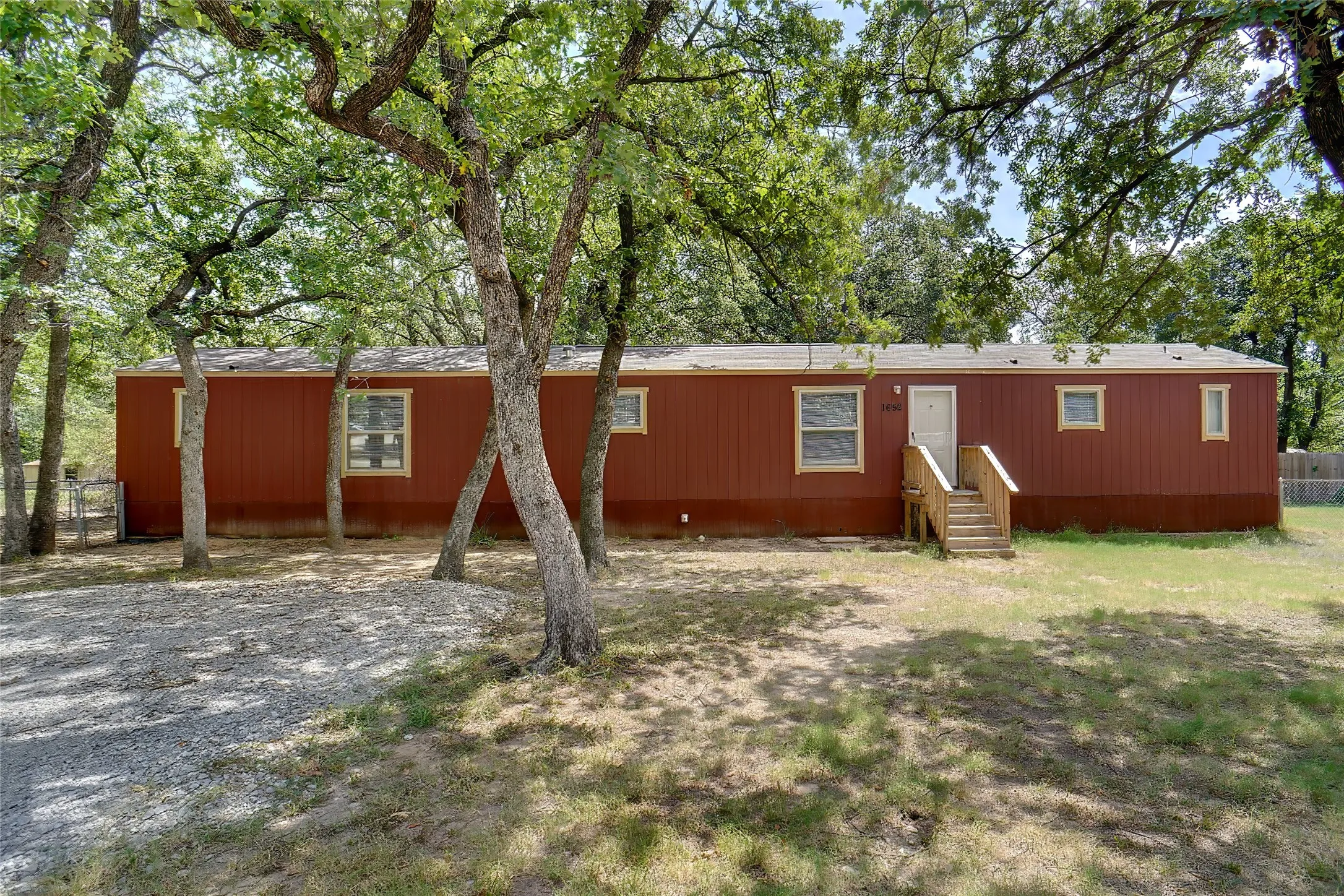 Mobile Home For Rent in Tarrant County , 1652 Sheila Drive, Pelican Bay, Texas 76020, 3 Bedroom, 2 Bathroom, Garage spaces, 1,216 Sqft, built in 2018, mls#21402563, Real Estate Agent in Pelican Bay, Homes For Rent in Tarrant county, Homes For Rent in Pelican Bay, Realtor in Pelican Bay Texas, Real Estate Brokerage Independent Realty Texas, Luminita Cordes Realtor