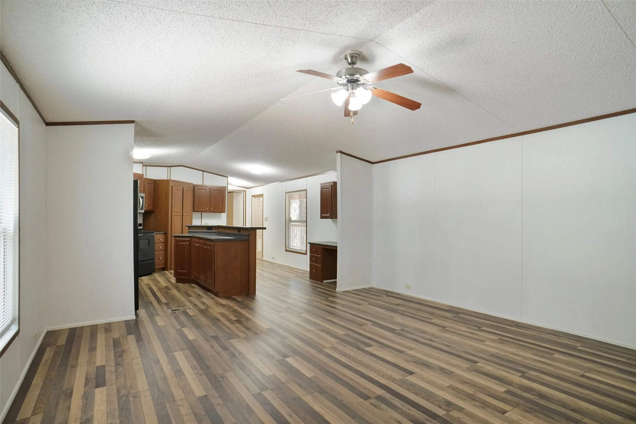 Mobile Home For Rent in Tarrant County , 1652 Sheila Drive, Pelican Bay, Texas 76020, 3 Bedroom, 2 Bathroom, Garage spaces, 1,216 Sqft, built in 2018, mls#21402563, Real Estate Agent in Pelican Bay, Homes For Rent in Tarrant county, Homes For Rent in Pelican Bay, Realtor in Pelican Bay Texas, Real Estate Brokerage Independent Realty Texas, Luminita Cordes Realtor