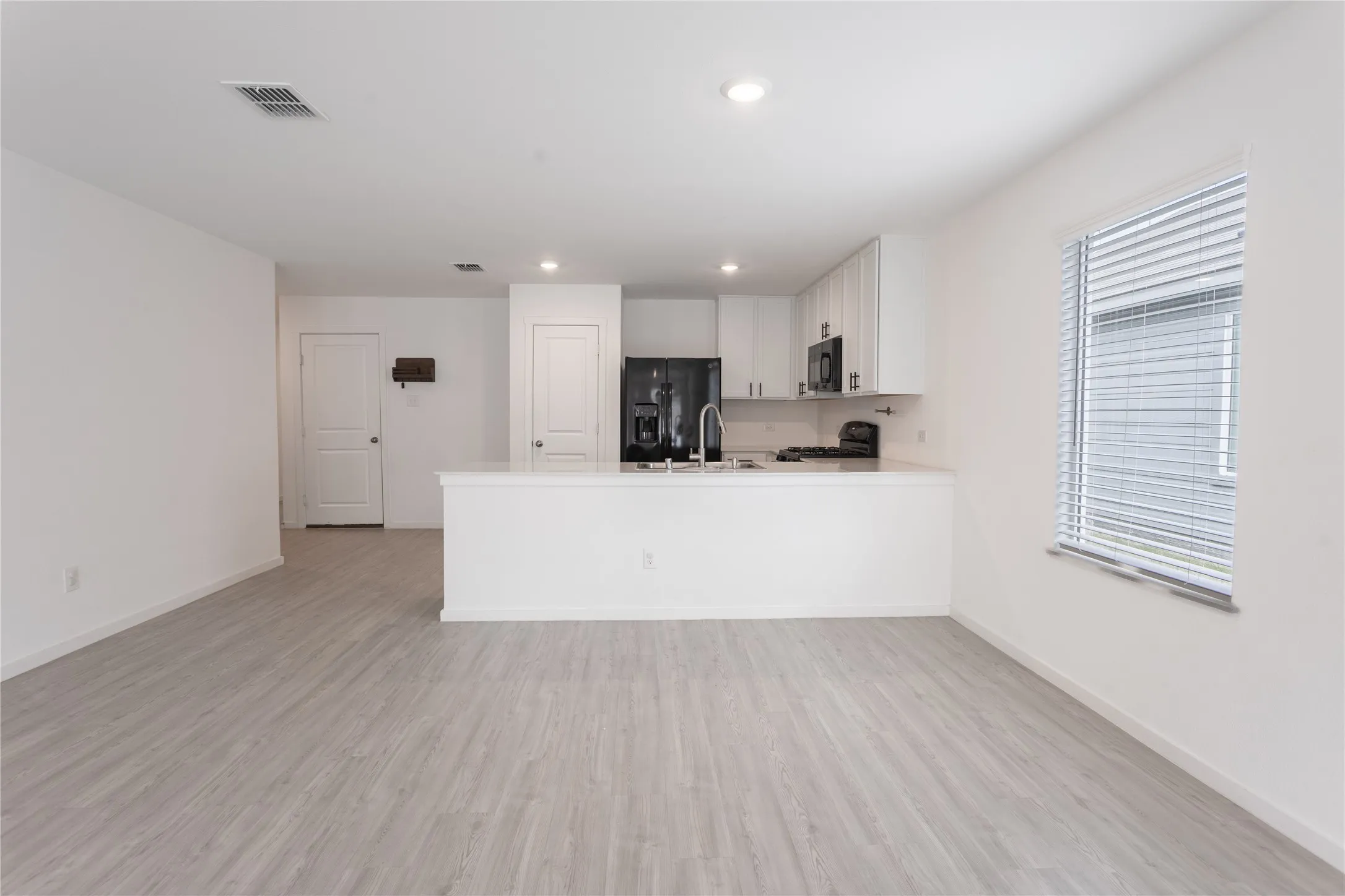 Single Family Residence For Rent in Kaufman County , 1307 Rodeo Circuit Way, Crandall, Texas 75114, 3 Bedroom, 2 Bathroom, 2 Garage spaces, 1,465 Sqft, built in 2024, mls#21382590, Real Estate Agent in Crandall, Homes For Rent in Kaufman county, Homes For Rent in Crandall, Realtor in Crandall Texas, Real Estate Brokerage Independent Realty Texas, Luminita Cordes Realtor
