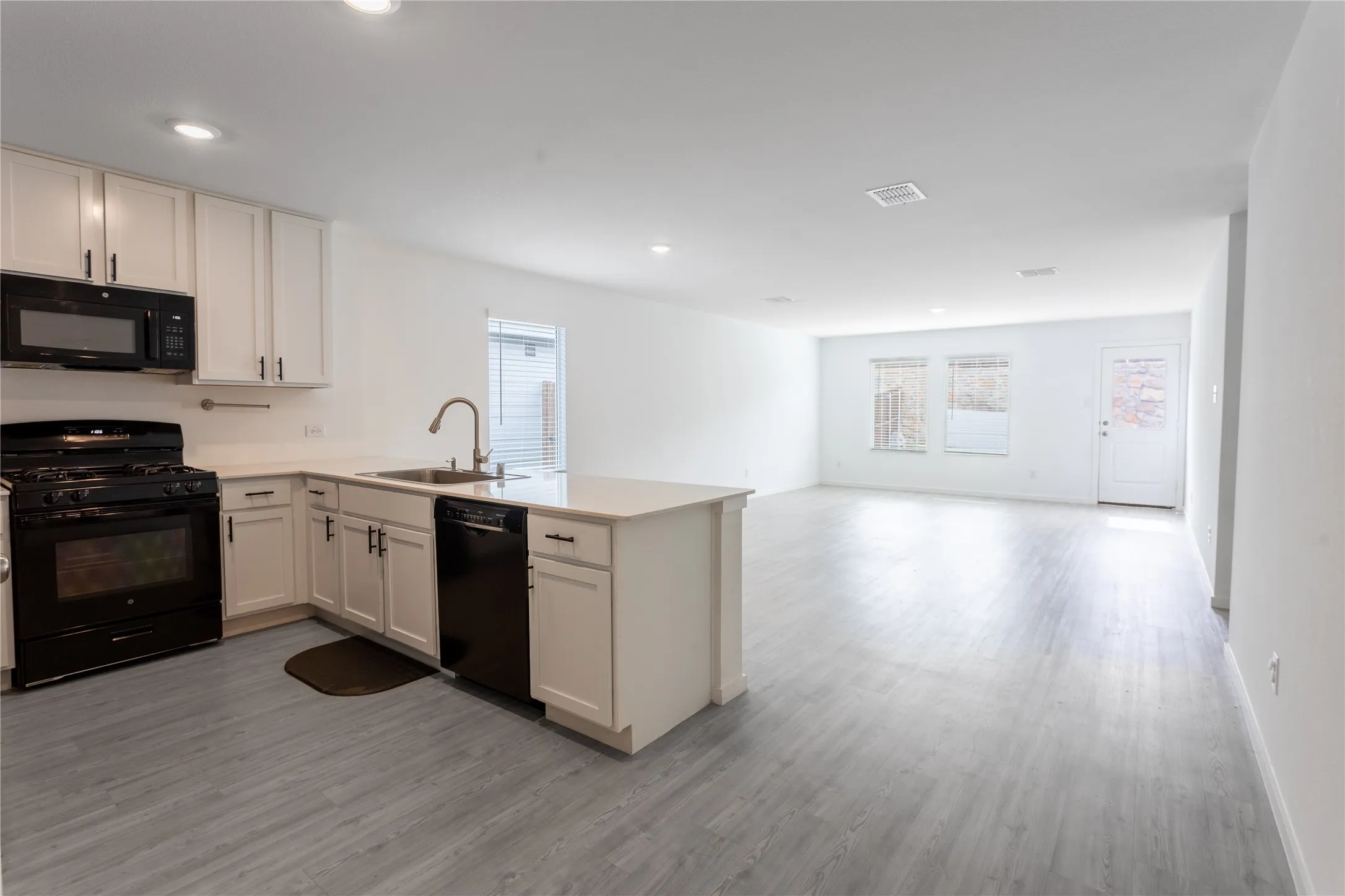 Single Family Residence For Rent in Kaufman County , 1307 Rodeo Circuit Way, Crandall, Texas 75114, 3 Bedroom, 2 Bathroom, 2 Garage spaces, 1,465 Sqft, built in 2024, mls#21382590, Real Estate Agent in Crandall, Homes For Rent in Kaufman county, Homes For Rent in Crandall, Realtor in Crandall Texas, Real Estate Brokerage Independent Realty Texas, Luminita Cordes Realtor