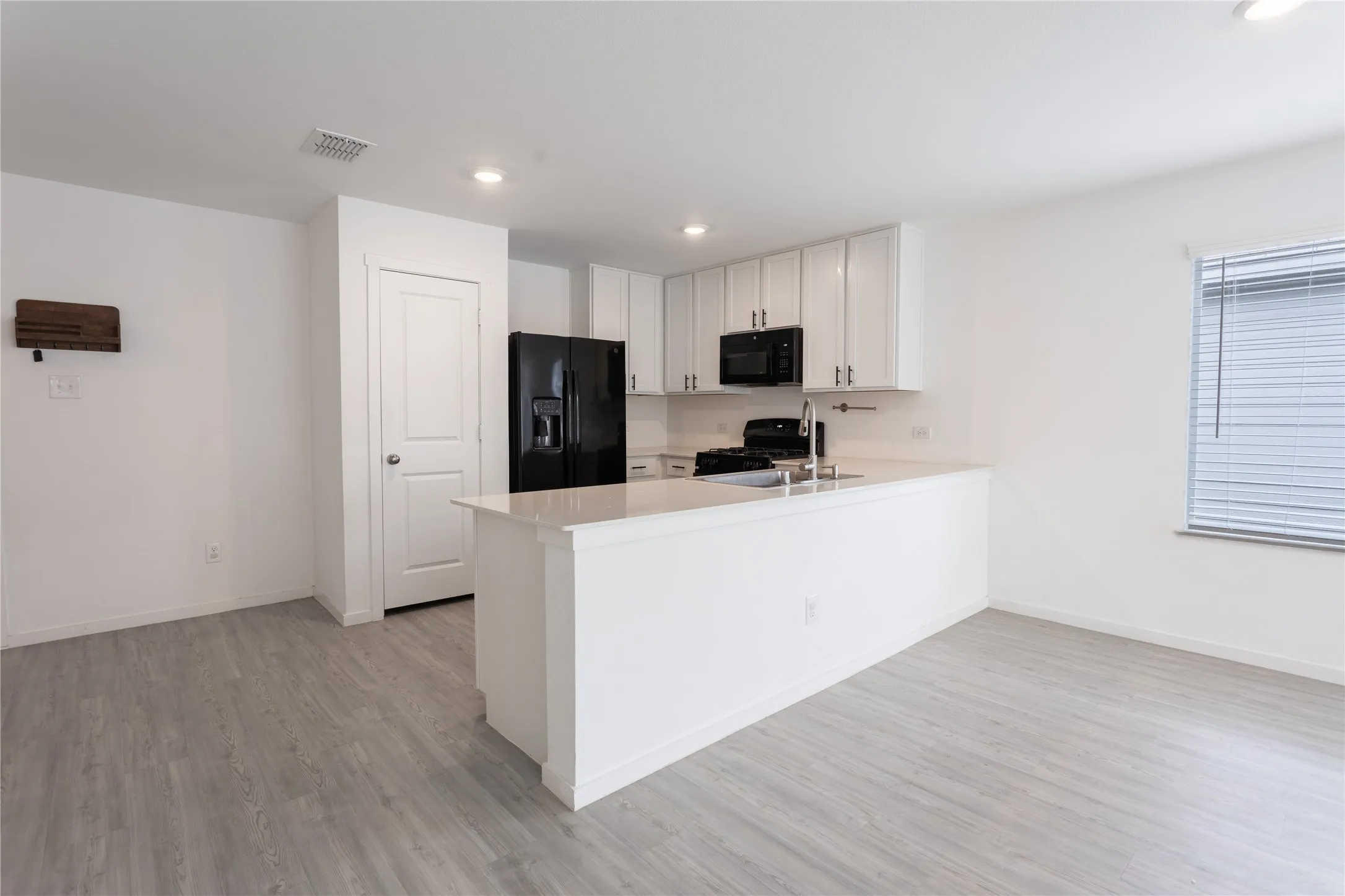 Single Family Residence For Rent in Kaufman County , 1307 Rodeo Circuit Way, Crandall, Texas 75114, 3 Bedroom, 2 Bathroom, 2 Garage spaces, 1,465 Sqft, built in 2024, mls#21382590, Real Estate Agent in Crandall, Homes For Rent in Kaufman county, Homes For Rent in Crandall, Realtor in Crandall Texas, Real Estate Brokerage Independent Realty Texas, Luminita Cordes Realtor