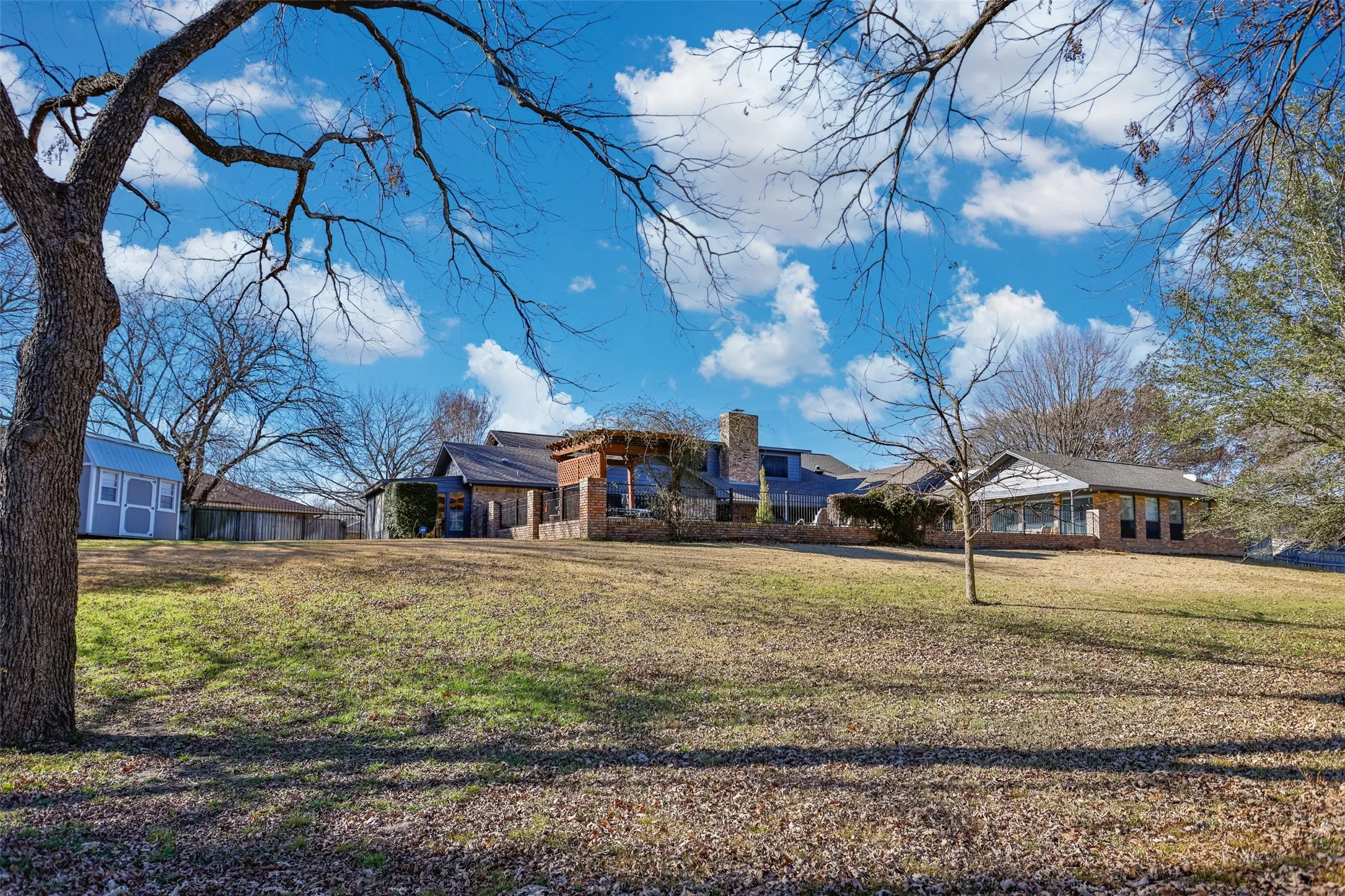 Single Family Residence For Sale in Cooke County , 308 Wheeler Creek Court, Gainesville, Texas 76240, 4 Bedroom, 6 Bathroom, 2 Garage spaces, 5,242 Sqft, built in 1984, mls#21402320, Real Estate Agent in Gainesville, Homes For Sale in Cooke county, Homes For Sale in Gainesville, Realtor in Gainesville Texas, Real Estate Brokerage Independent Realty Texas, Luminita Cordes Realtor