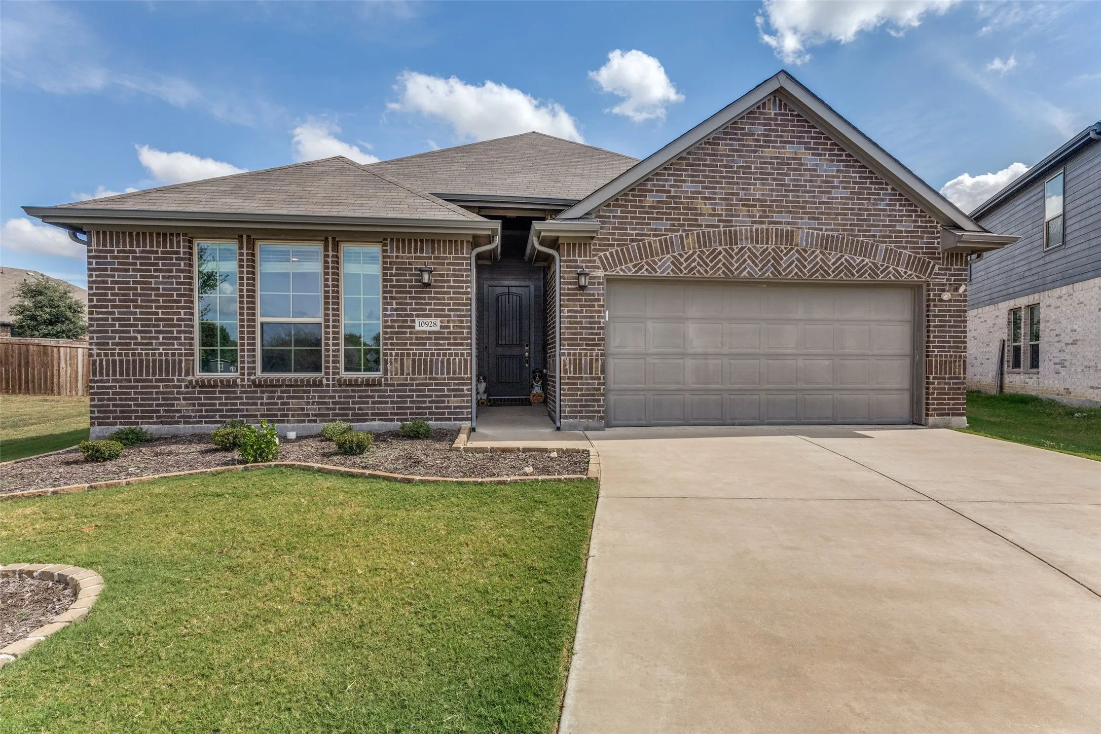 Single Family Residence For Sale in Tarrant County , 10928 Phelps Way, Fort Worth, Texas 76244, 4 Bedroom, 3 Bathroom, 2 Garage spaces, 2,236 Sqft, built in 2020, mls#21400536, Real Estate Agent in Fort Worth, Homes For Sale in Tarrant county, Homes For Sale in Fort Worth, Realtor in Fort Worth Texas, Real Estate Brokerage Independent Realty Texas, Luminita Cordes Realtor