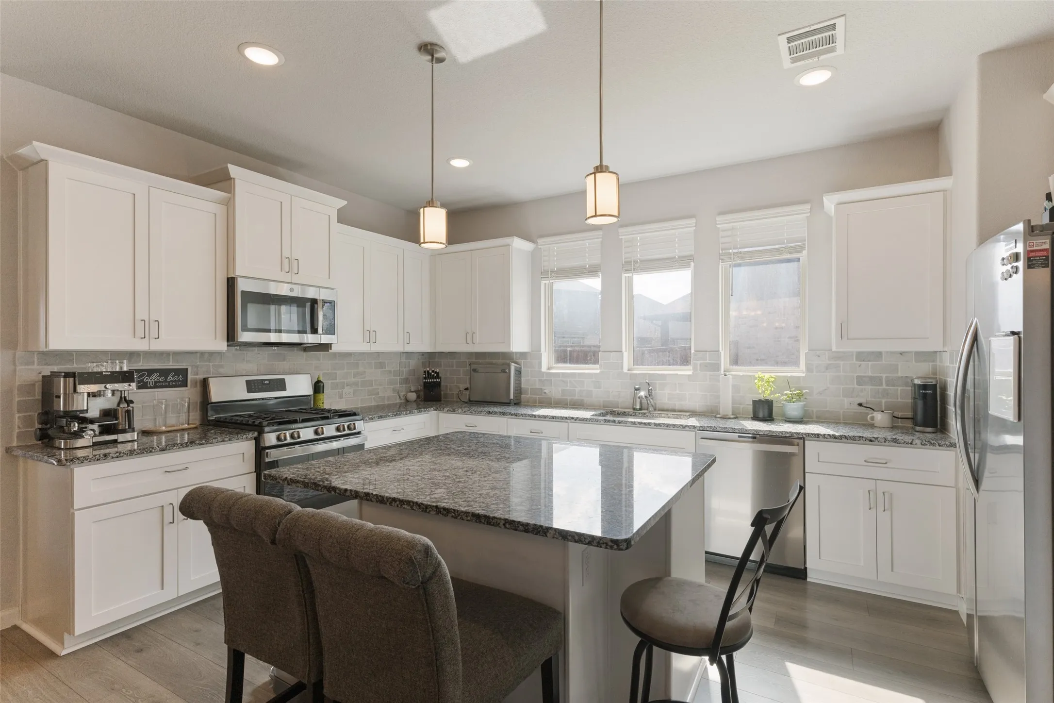Single Family Residence For Sale in Tarrant County , 10928 Phelps Way, Fort Worth, Texas 76244, 4 Bedroom, 3 Bathroom, 2 Garage spaces, 2,236 Sqft, built in 2020, mls#21400536, Real Estate Agent in Fort Worth, Homes For Sale in Tarrant county, Homes For Sale in Fort Worth, Realtor in Fort Worth Texas, Real Estate Brokerage Independent Realty Texas, Luminita Cordes Realtor