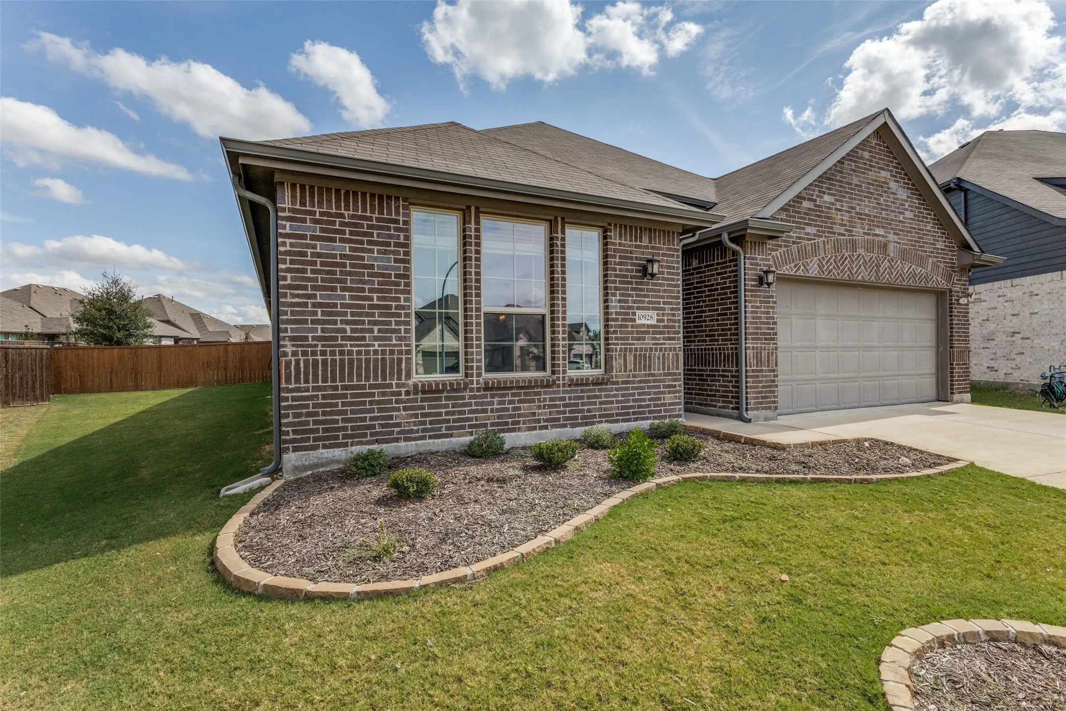 Single Family Residence For Sale in Tarrant County , 10928 Phelps Way, Fort Worth, Texas 76244, 4 Bedroom, 3 Bathroom, 2 Garage spaces, 2,236 Sqft, built in 2020, mls#21400536, Real Estate Agent in Fort Worth, Homes For Sale in Tarrant county, Homes For Sale in Fort Worth, Realtor in Fort Worth Texas, Real Estate Brokerage Independent Realty Texas, Luminita Cordes Realtor