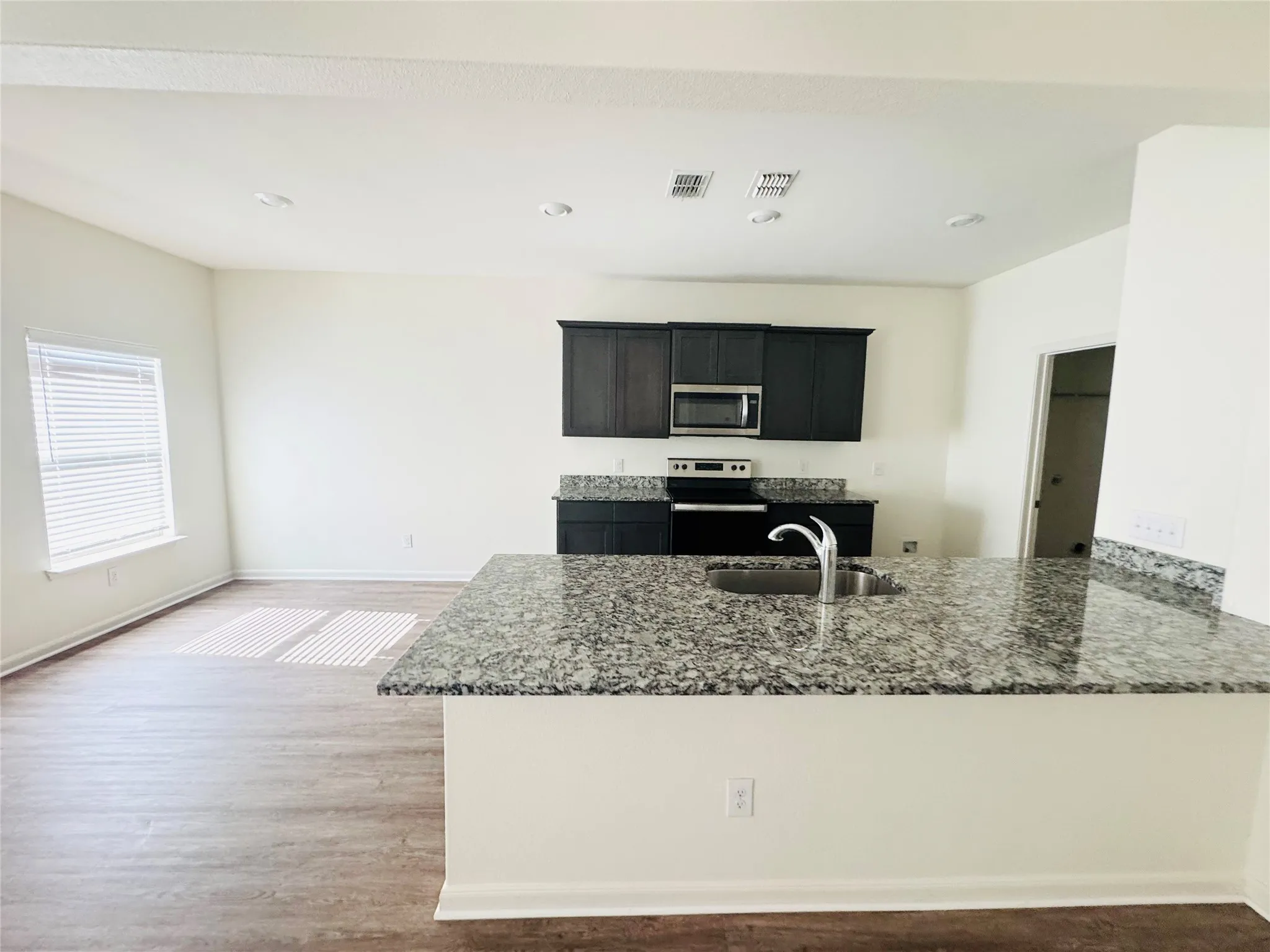 Single Family Residence For Rent in Dallas County , 2007 Belmont Drive, Seagoville, Texas 75159, 4 Bedroom, 3 Bathroom, 2 Garage spaces, 2,209 Sqft, built in 2022, mls#21400140, Real Estate Agent in Seagoville, Homes For Rent in Dallas county, Homes For Rent in Seagoville, Realtor in Seagoville Texas, Real Estate Brokerage Independent Realty Texas, Luminita Cordes Realtor