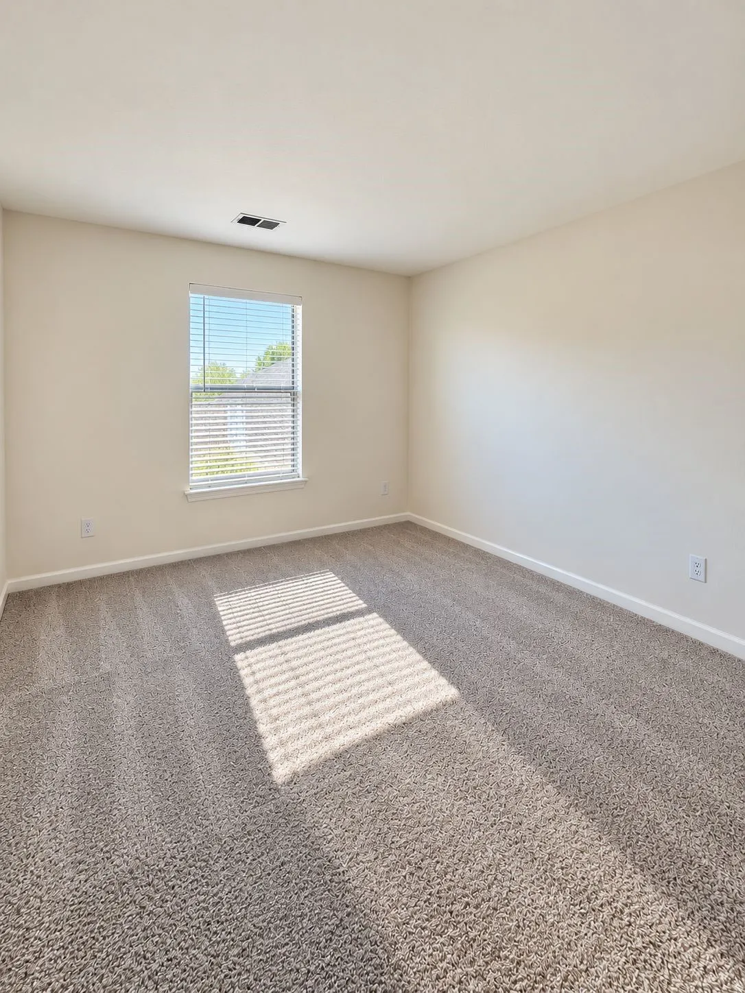 Single Family Residence For Rent in Dallas County , 2007 Belmont Drive, Seagoville, Texas 75159, 4 Bedroom, 3 Bathroom, 2 Garage spaces, 2,209 Sqft, built in 2022, mls#21400140, Real Estate Agent in Seagoville, Homes For Rent in Dallas county, Homes For Rent in Seagoville, Realtor in Seagoville Texas, Real Estate Brokerage Independent Realty Texas, Luminita Cordes Realtor