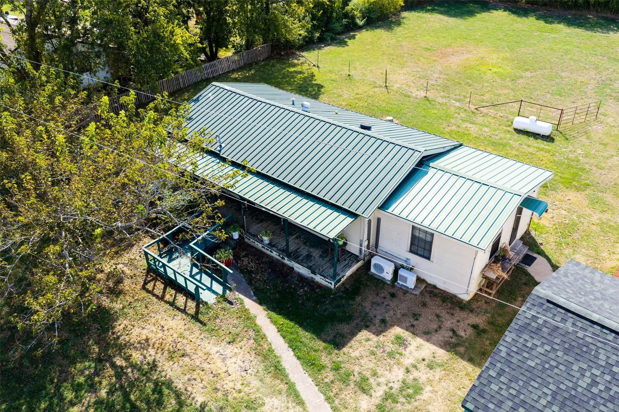 Single Family Residence For Sale in Hunt County , 80 County Road 1118, Caddo Mills, Texas 75135, 3 Bedroom, 2 Bathroom, 2 Garage spaces, 1,154 Sqft, built in 1965, mls#21402448, Real Estate Agent in Caddo Mills, Homes For Sale in Hunt county, Homes For Sale in Caddo Mills, Realtor in Caddo Mills Texas, Real Estate Brokerage Independent Realty Texas, Luminita Cordes Realtor