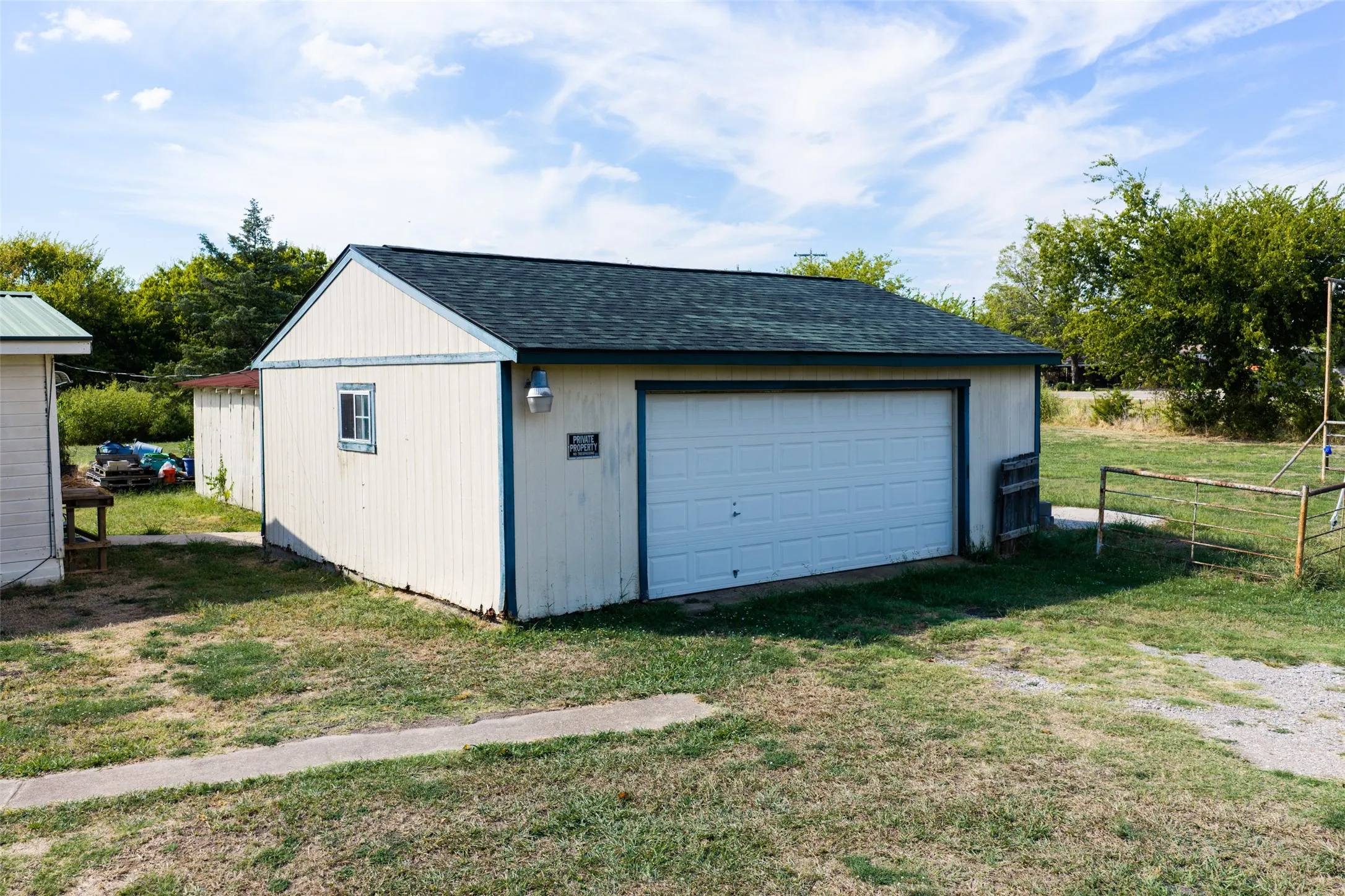 Single Family Residence For Sale in Hunt County , 80 County Road 1118, Caddo Mills, Texas 75135, 3 Bedroom, 2 Bathroom, 2 Garage spaces, 1,154 Sqft, built in 1965, mls#21402448, Real Estate Agent in Caddo Mills, Homes For Sale in Hunt county, Homes For Sale in Caddo Mills, Realtor in Caddo Mills Texas, Real Estate Brokerage Independent Realty Texas, Luminita Cordes Realtor