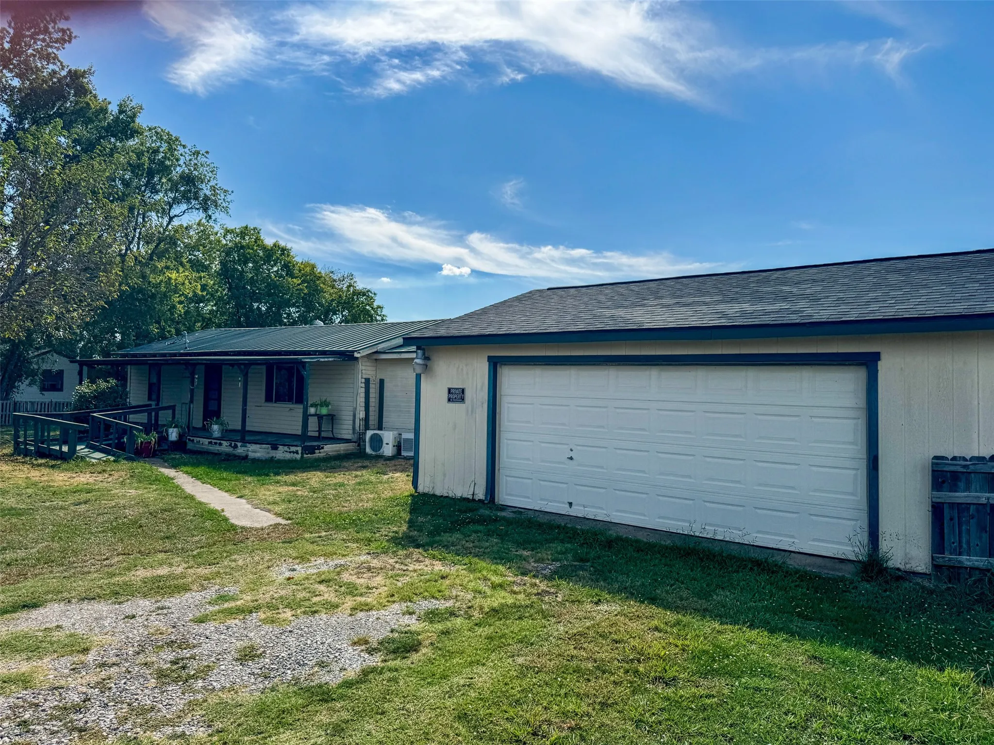 Single Family Residence For Sale in Hunt County , 80 County Road 1118, Caddo Mills, Texas 75135, 3 Bedroom, 2 Bathroom, 2 Garage spaces, 1,154 Sqft, built in 1965, mls#21402448, Real Estate Agent in Caddo Mills, Homes For Sale in Hunt county, Homes For Sale in Caddo Mills, Realtor in Caddo Mills Texas, Real Estate Brokerage Independent Realty Texas, Luminita Cordes Realtor