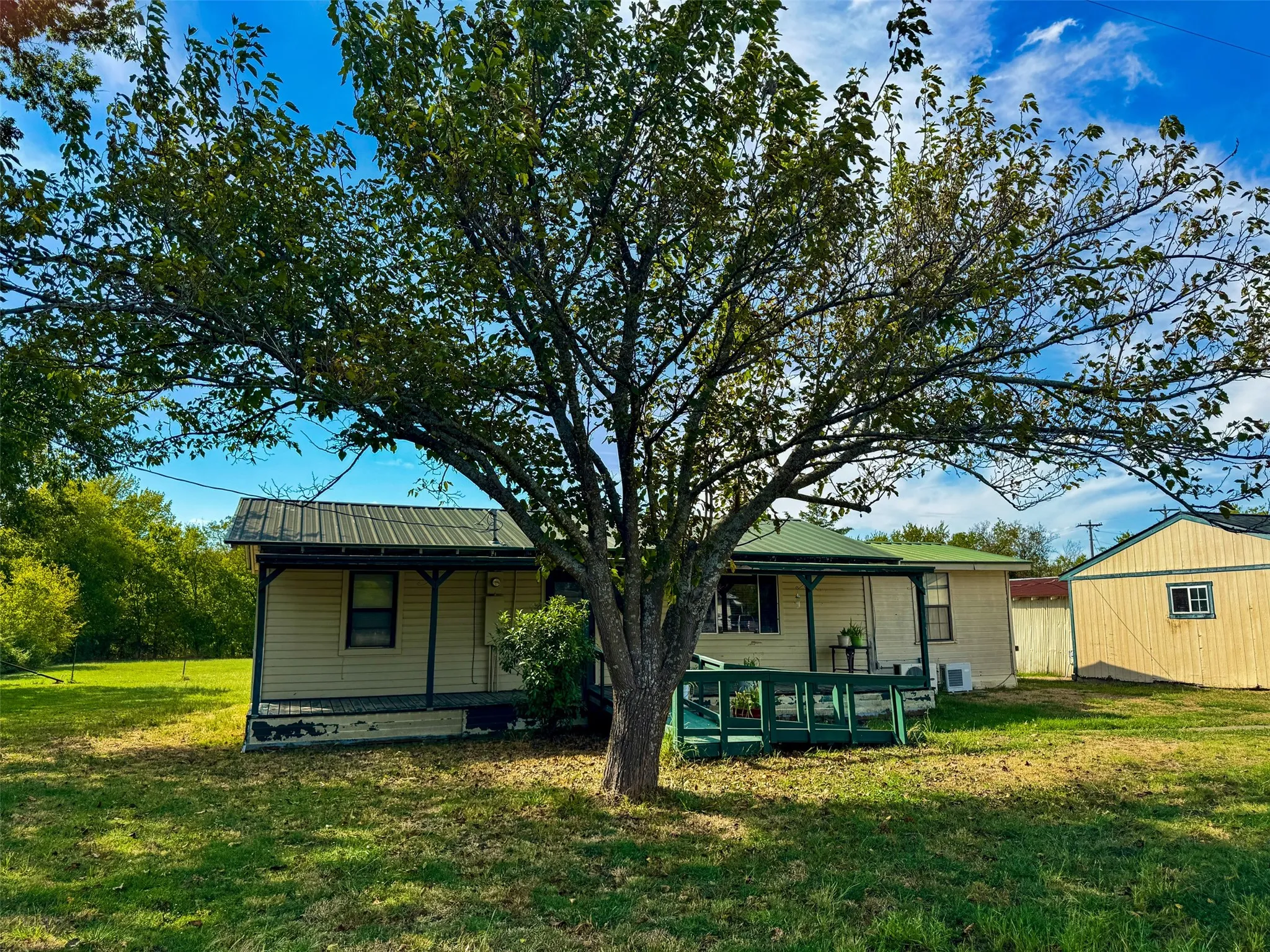 Single Family Residence For Sale in Hunt County , 80 County Road 1118, Caddo Mills, Texas 75135, 3 Bedroom, 2 Bathroom, 2 Garage spaces, 1,154 Sqft, built in 1965, mls#21402448, Real Estate Agent in Caddo Mills, Homes For Sale in Hunt county, Homes For Sale in Caddo Mills, Realtor in Caddo Mills Texas, Real Estate Brokerage Independent Realty Texas, Luminita Cordes Realtor
