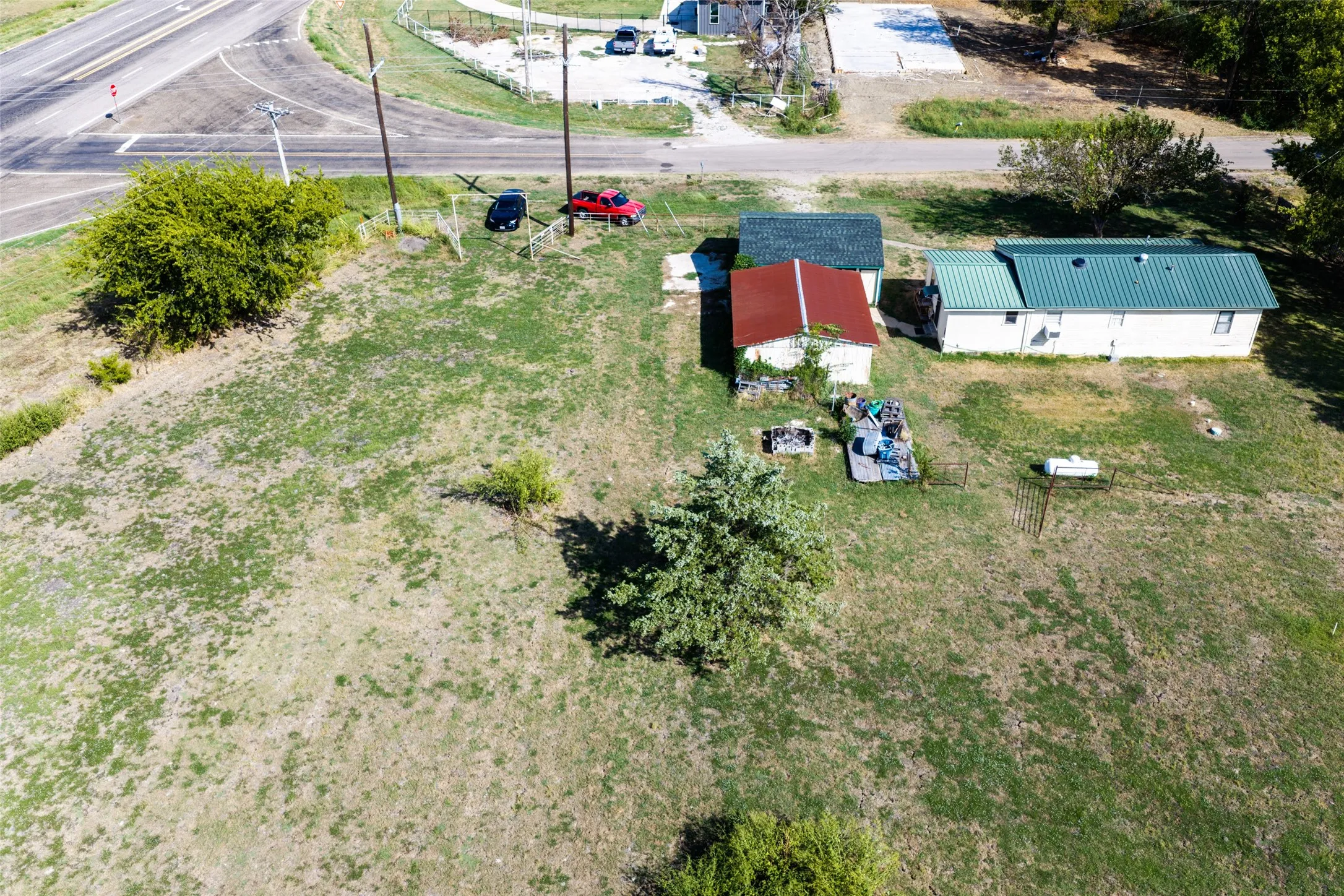 Single Family Residence For Sale in Hunt County , 80 County Road 1118, Caddo Mills, Texas 75135, 3 Bedroom, 2 Bathroom, 2 Garage spaces, 1,154 Sqft, built in 1965, mls#21402448, Real Estate Agent in Caddo Mills, Homes For Sale in Hunt county, Homes For Sale in Caddo Mills, Realtor in Caddo Mills Texas, Real Estate Brokerage Independent Realty Texas, Luminita Cordes Realtor
