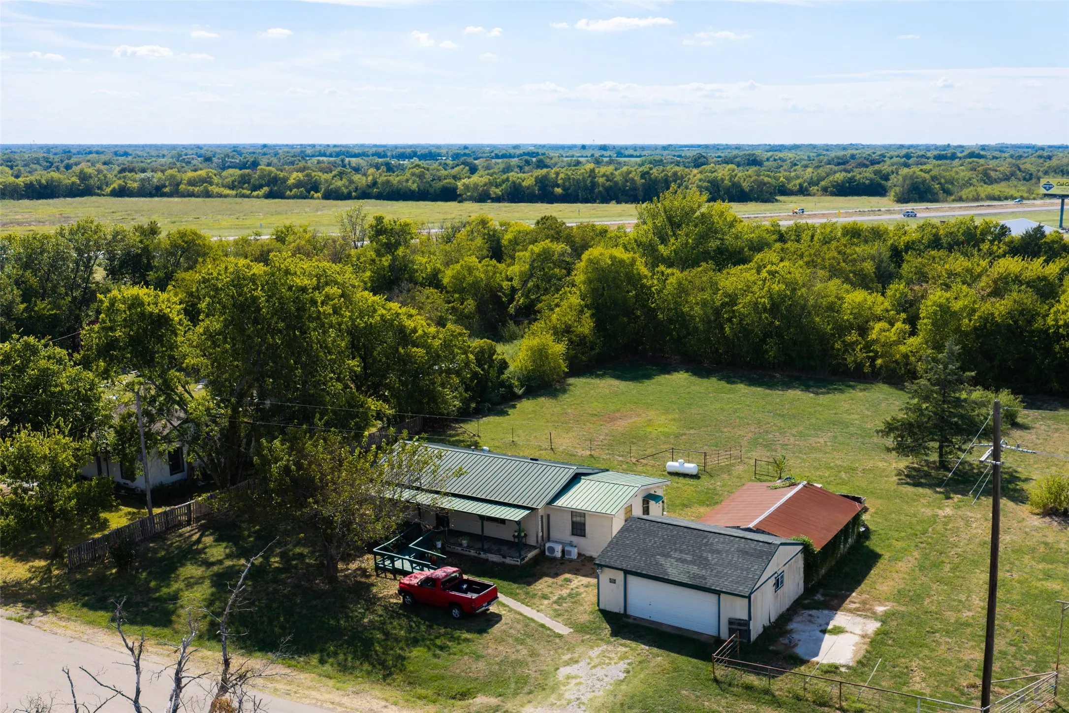 Single Family Residence For Sale in Hunt County , 80 County Road 1118, Caddo Mills, Texas 75135, 3 Bedroom, 2 Bathroom, 2 Garage spaces, 1,154 Sqft, built in 1965, mls#21402448, Real Estate Agent in Caddo Mills, Homes For Sale in Hunt county, Homes For Sale in Caddo Mills, Realtor in Caddo Mills Texas, Real Estate Brokerage Independent Realty Texas, Luminita Cordes Realtor