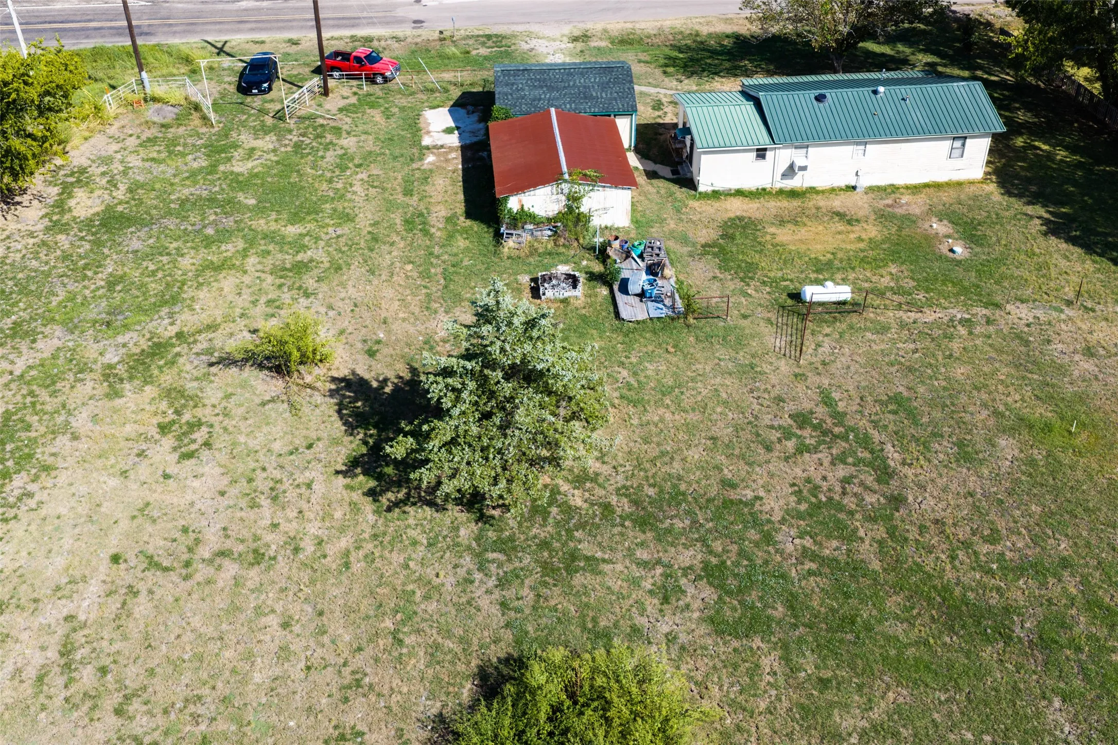 Single Family Residence For Sale in Hunt County , 80 County Road 1118, Caddo Mills, Texas 75135, 3 Bedroom, 2 Bathroom, 2 Garage spaces, 1,154 Sqft, built in 1965, mls#21402448, Real Estate Agent in Caddo Mills, Homes For Sale in Hunt county, Homes For Sale in Caddo Mills, Realtor in Caddo Mills Texas, Real Estate Brokerage Independent Realty Texas, Luminita Cordes Realtor