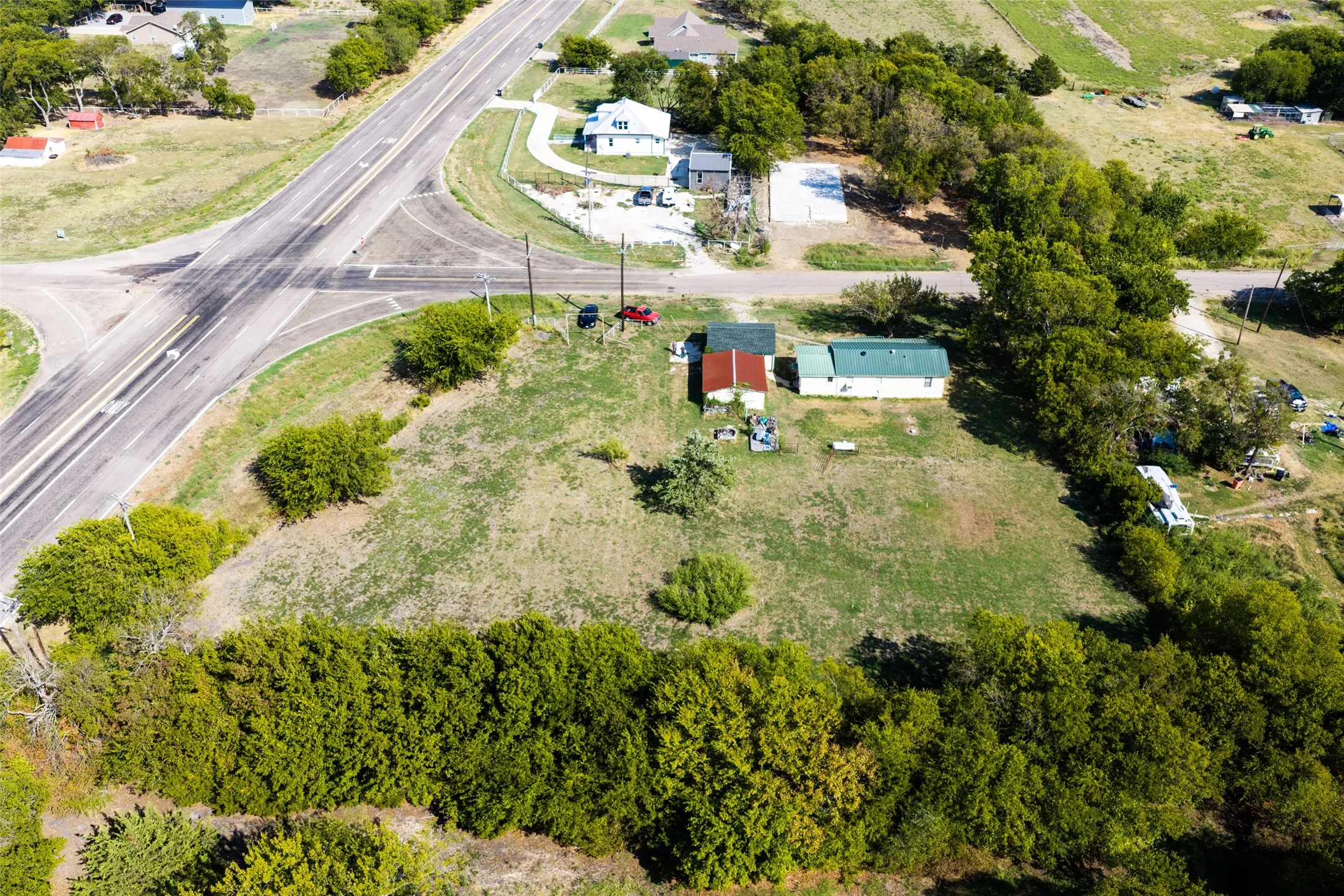 Single Family Residence For Sale in Hunt County , 80 County Road 1118, Caddo Mills, Texas 75135, 3 Bedroom, 2 Bathroom, 2 Garage spaces, 1,154 Sqft, built in 1965, mls#21402448, Real Estate Agent in Caddo Mills, Homes For Sale in Hunt county, Homes For Sale in Caddo Mills, Realtor in Caddo Mills Texas, Real Estate Brokerage Independent Realty Texas, Luminita Cordes Realtor