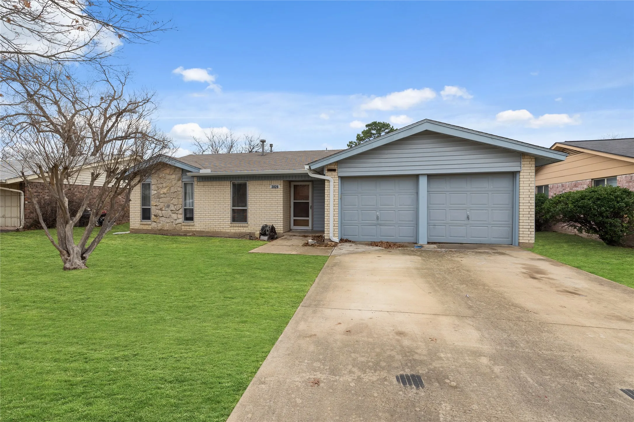 Single Family Residence For Sale in Dallas County , 3826 Pendleton Court, Irving, Texas 75062, 3 Bedroom, 2 Bathroom, 2 Garage spaces, 1,215 Sqft, built in 1967, mls#21402578, Real Estate Agent in Irving, Homes For Sale in Dallas county, Homes For Sale in Irving, Realtor in Irving Texas, Real Estate Brokerage Independent Realty Texas, Luminita Cordes Realtor