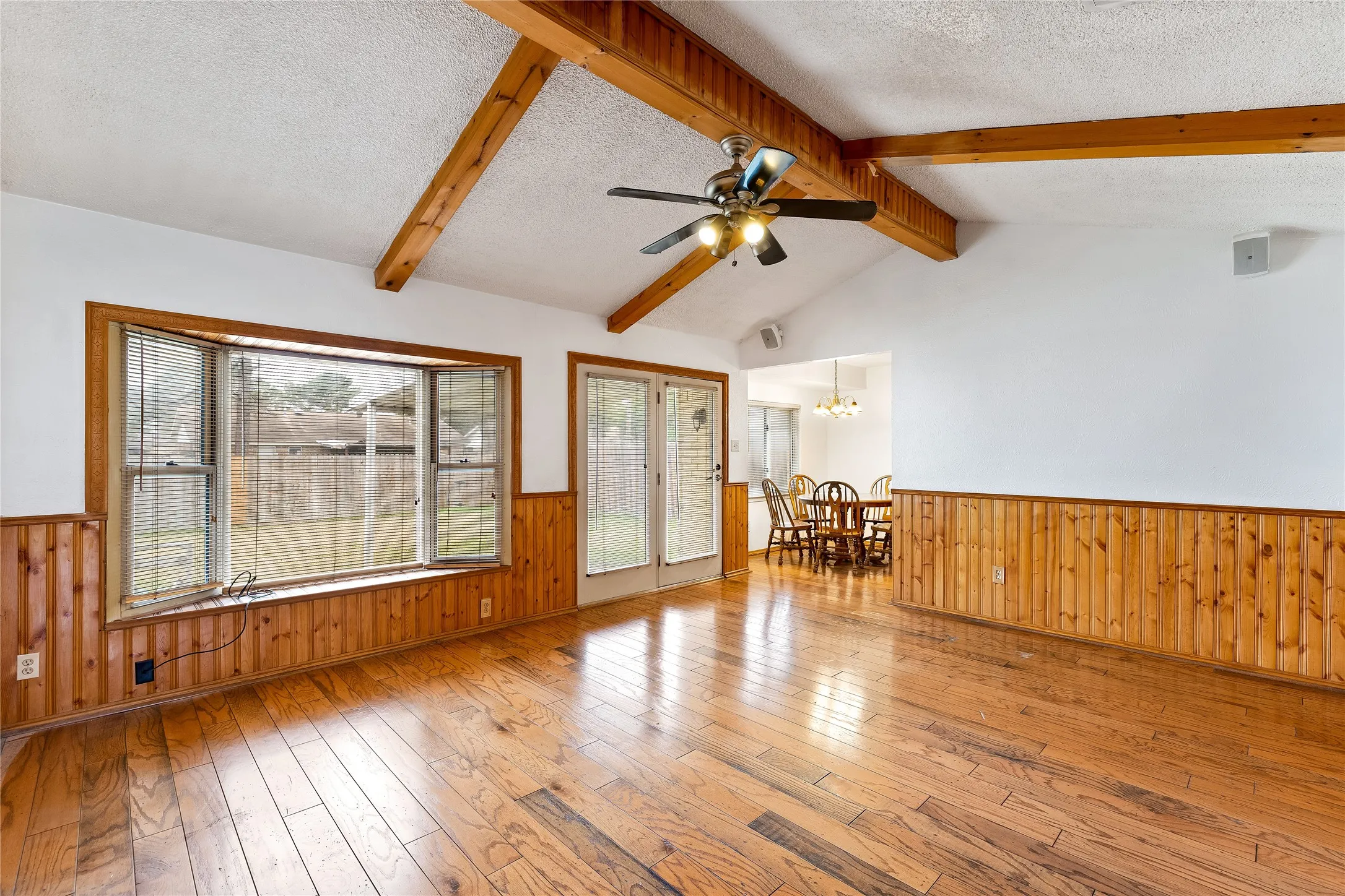Single Family Residence For Sale in Dallas County , 3826 Pendleton Court, Irving, Texas 75062, 3 Bedroom, 2 Bathroom, 2 Garage spaces, 1,215 Sqft, built in 1967, mls#21402578, Real Estate Agent in Irving, Homes For Sale in Dallas county, Homes For Sale in Irving, Realtor in Irving Texas, Real Estate Brokerage Independent Realty Texas, Luminita Cordes Realtor